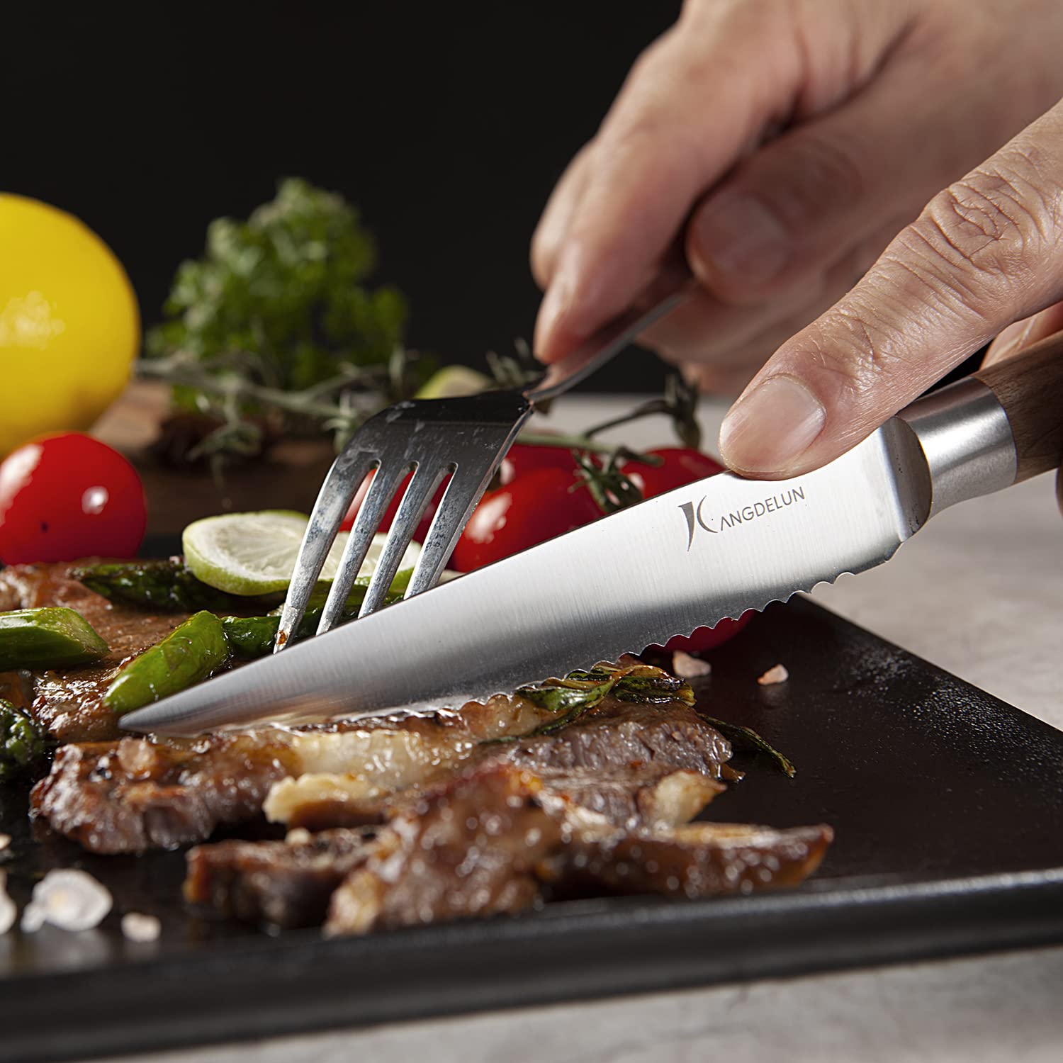 kangdelun Série Natura Ensemble de 6 couteaux à steak dentelés de 11,5 cm, en acier inoxydable à haute teneur en carbone, manche en bois couleur bois naturel