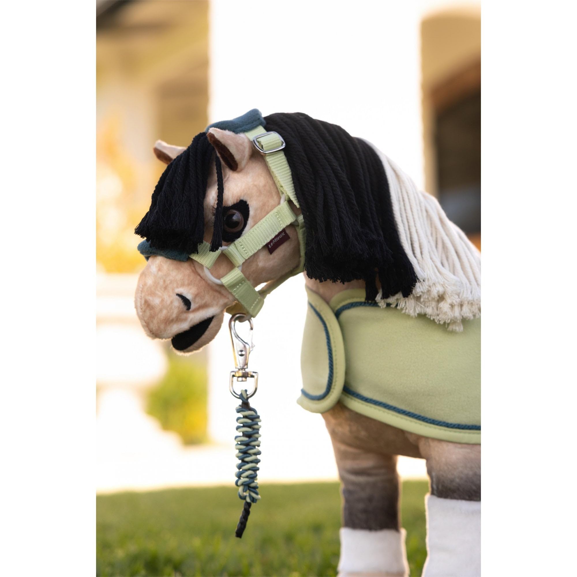 LeMieux Collar de cabeza y cuerda de plomo para pony, apto para mayores de 3 años, versión de juguete perfecta del collar de cabeza LeMieux Vogue, color macaron