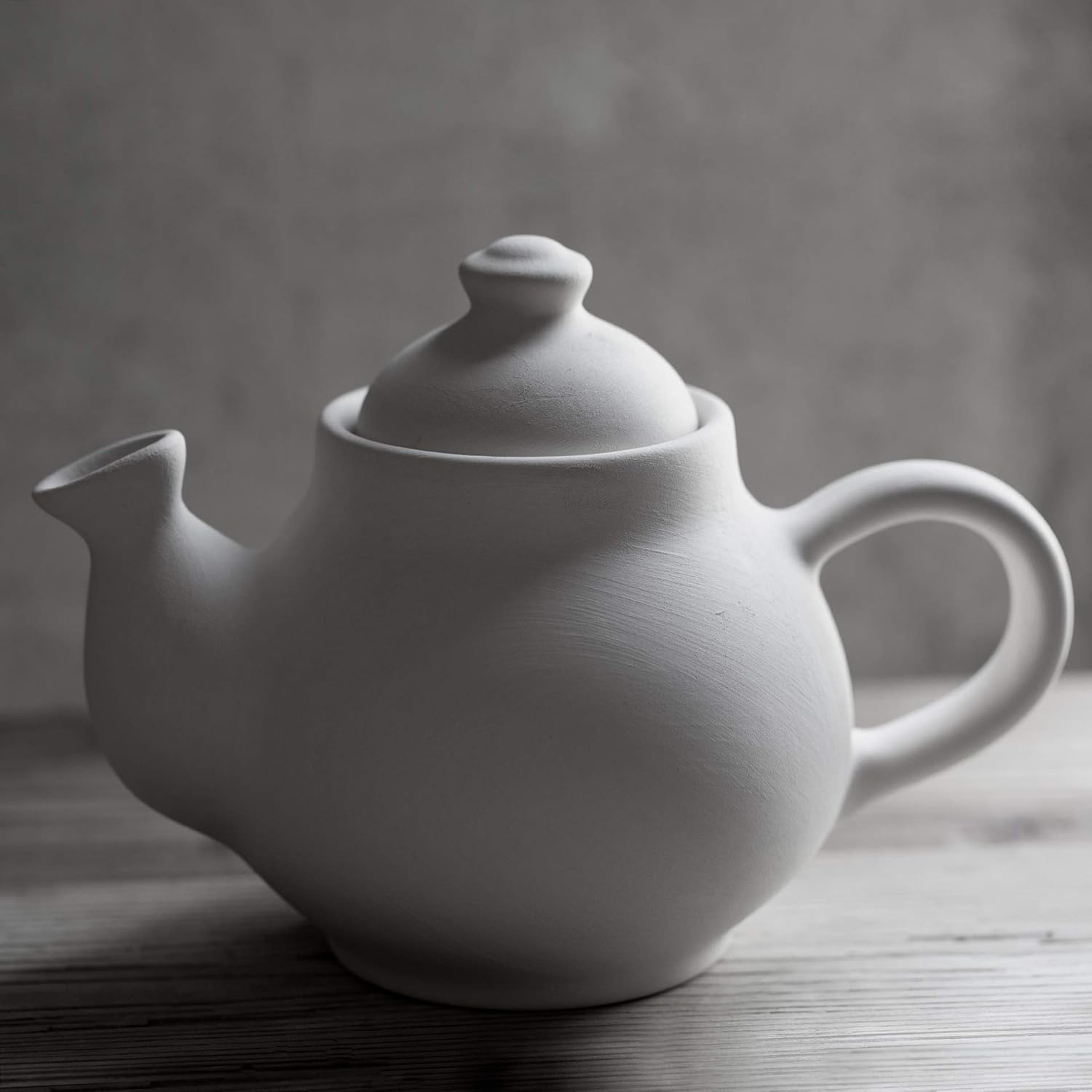 City to Cottage Ceramic 26 oz Teapot, Coffee Pot, Tea Pot for Bloomig and Loose Tea Leaf, Handcrafted Premium Teaware, White & Black Polka Dot Tea Pot for Serving Tea and Coffee, Teapot for Tea Lovers
