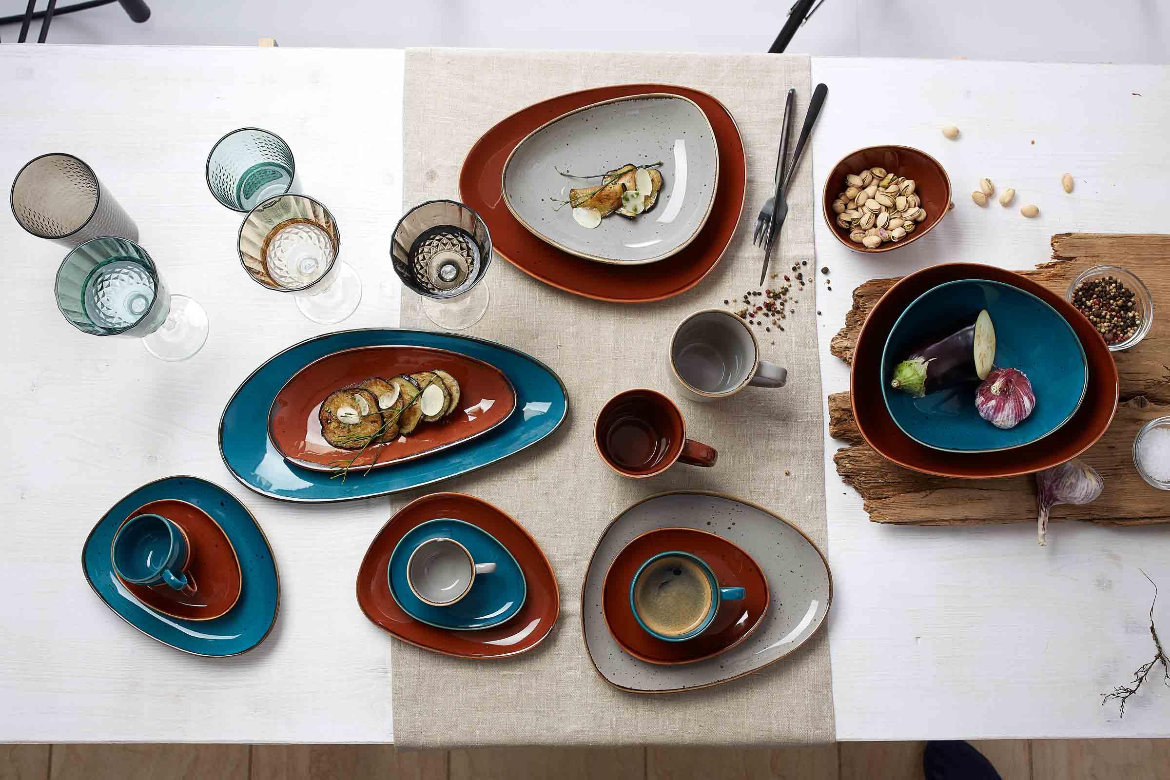 Ritzenhoff & Breker Taste Espressotassen mit Untertassen 6er Set | 95 ml | Geschirrset mit unregelmäßigen Farbkanten und Farbsprenkeln | Ovale Form | Porzellan, Spülmaschinengeeignet | Taupe