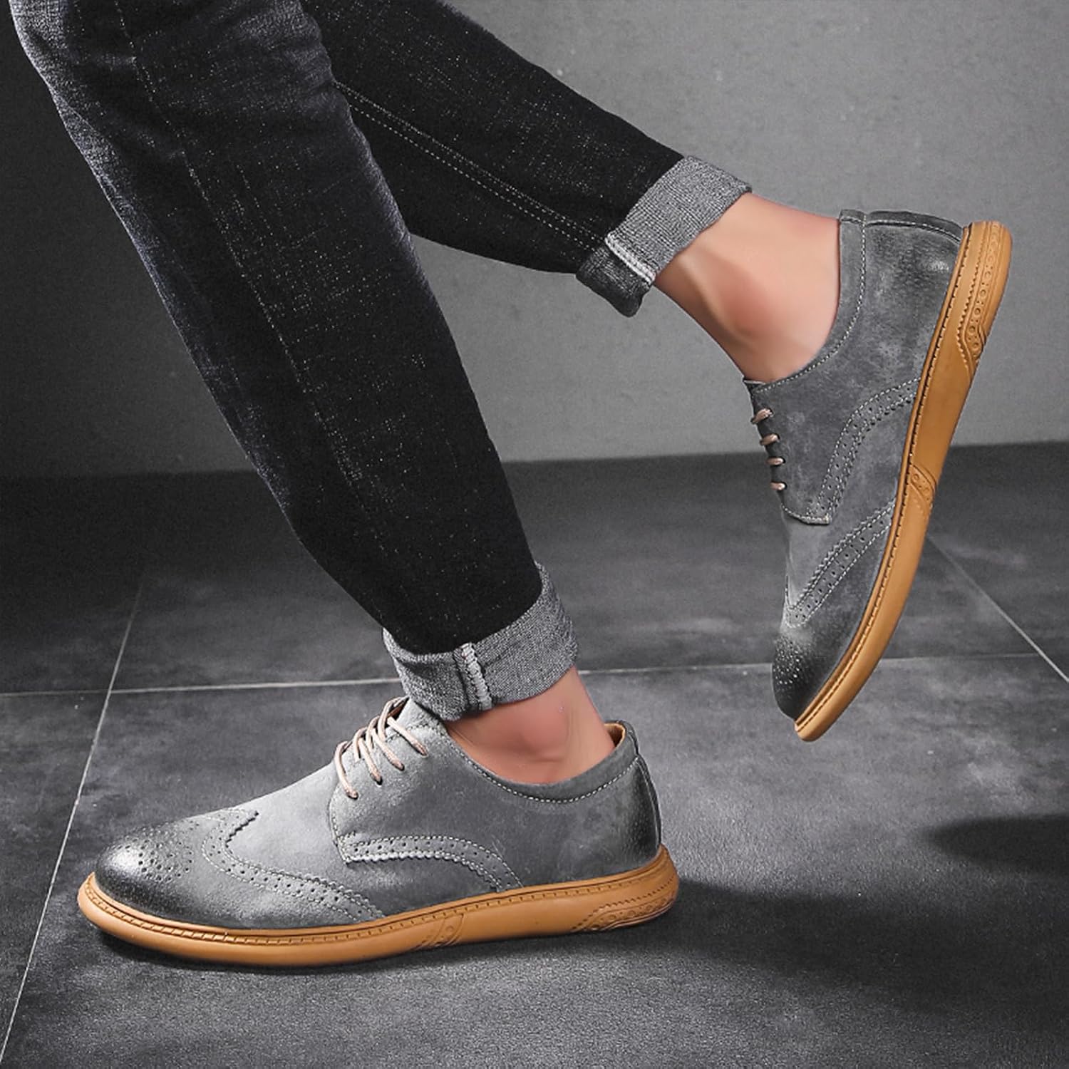 Men's Retro Leather Oxford Dress Shoes - Wingtip Brogue Derby with Round Toe Low Heel Lace-Up Design for Business Formal & Casual Wear - Comfortable & Stylish