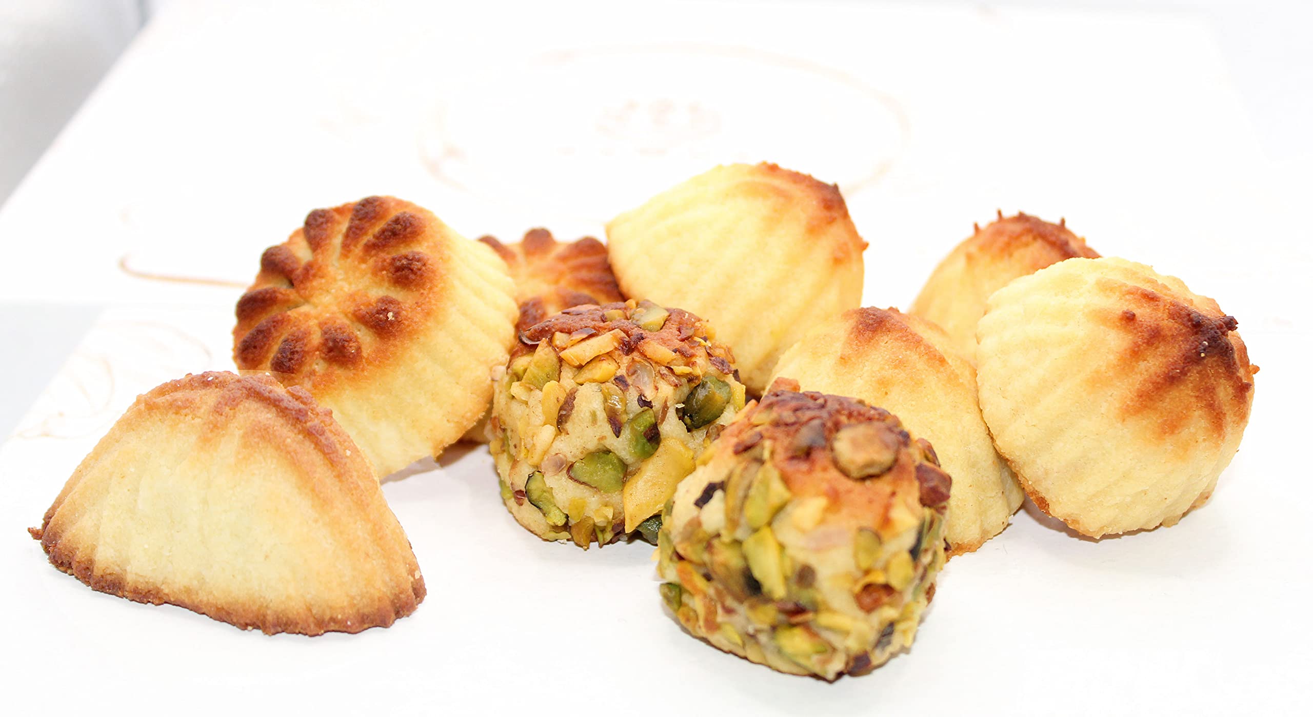 RAWDA Premium Freshly Baked Small Maamoul in Branded Gift Box (Assorted, 1Kg)