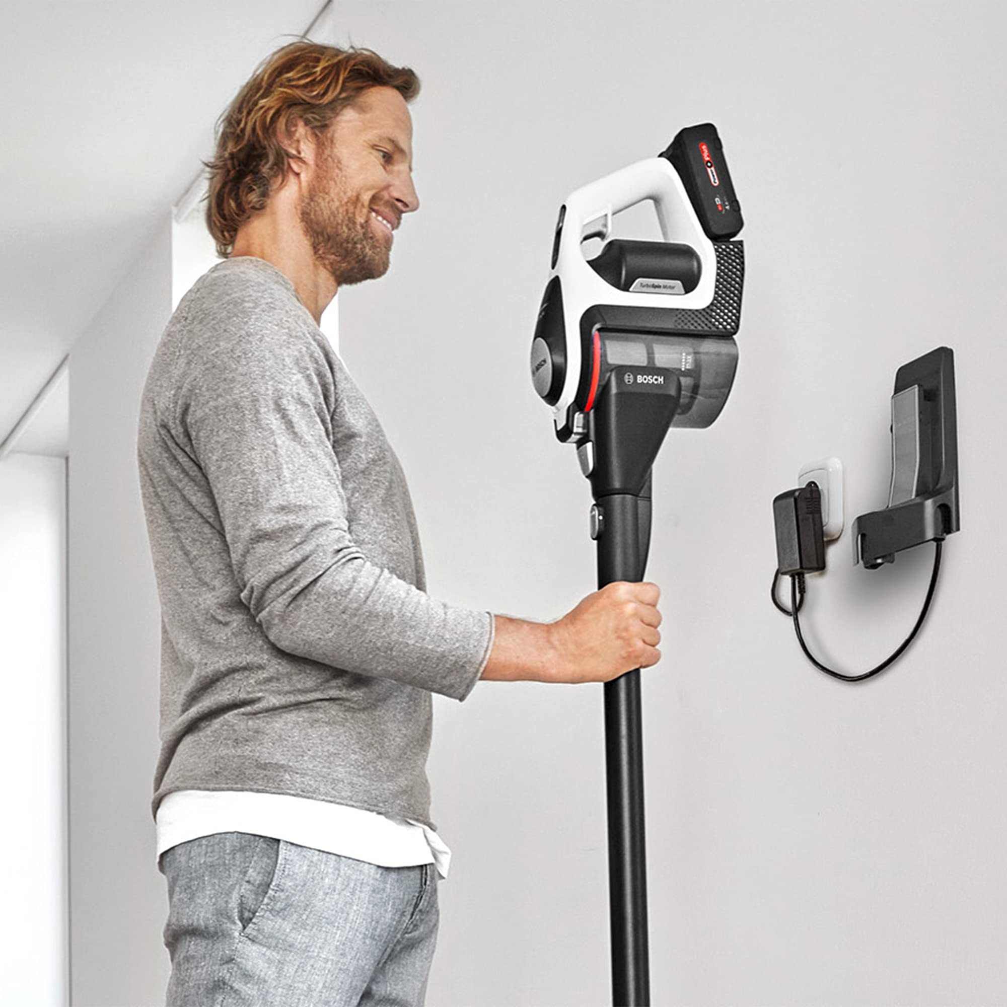 Bosch Electroménager Unlimited 8, BBS8214, aspirateur Balai Rechargeable sans Fil, autonomie de 65 Min, 1 Batterie Interchangeable Power for All 18V, Chargeur Rapide, Blanc