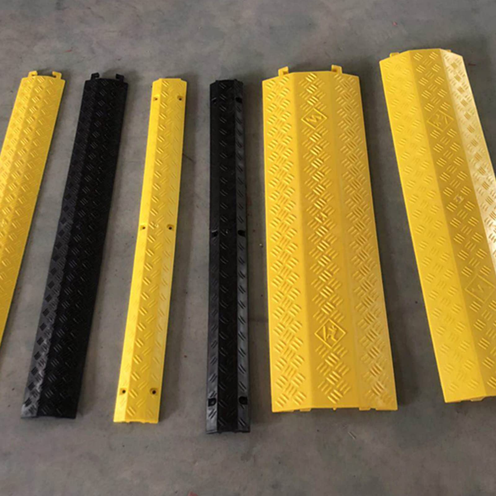 Copertura per rampa di protezione per cavi in PVC resistente, protezione gialla per cavi 100 x 13 x 2 cm, capacità 3000 libbre, soluzione per la gestione dei cavi da pavimento per la sicurezza