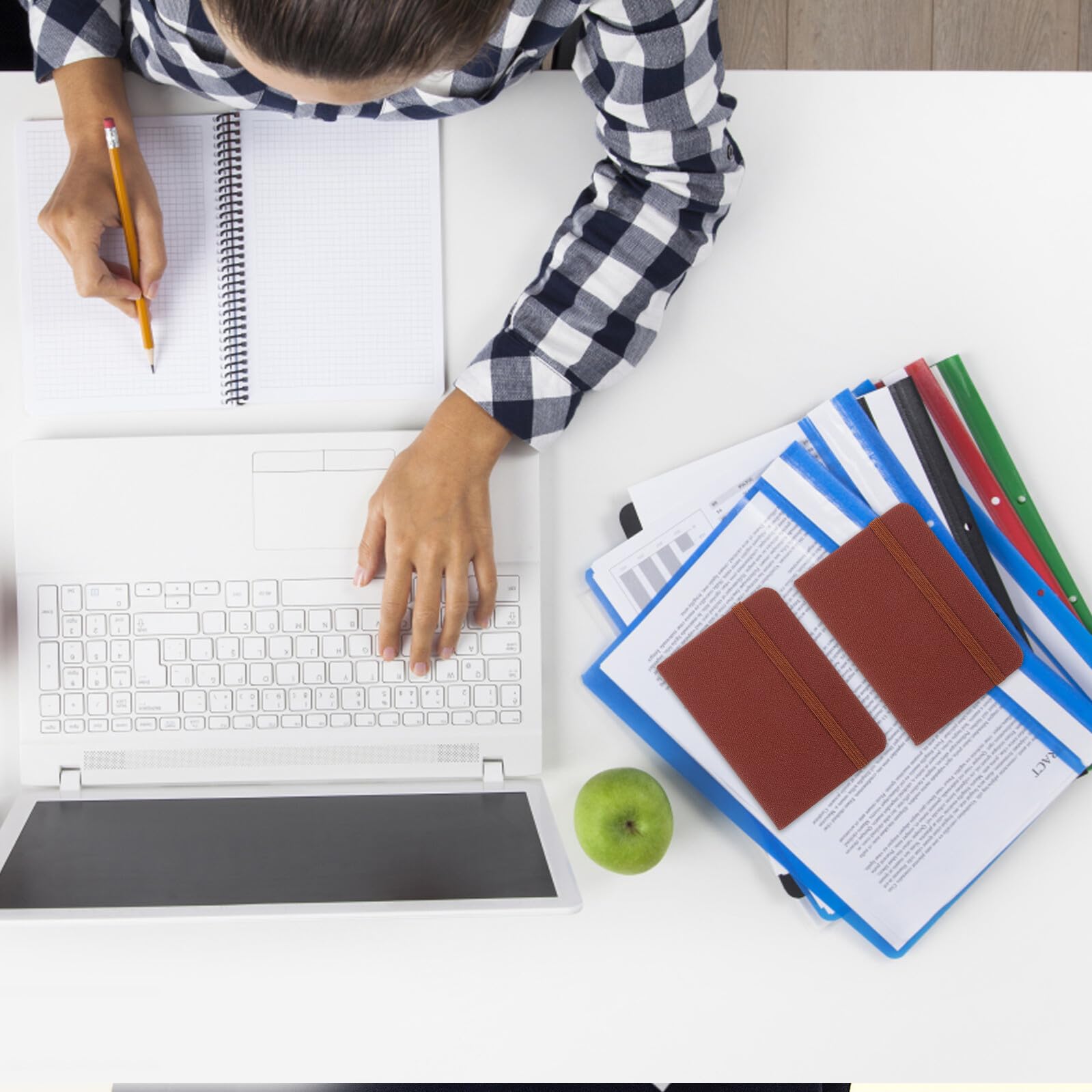 Lot de 10 Mini Carnets A7 Portables à Couverture Marron Carnets de Poche Lignés avec Papier Épais pour Bureau École et Planification Quotidienne Bloc-Notes Compacts pour Prise