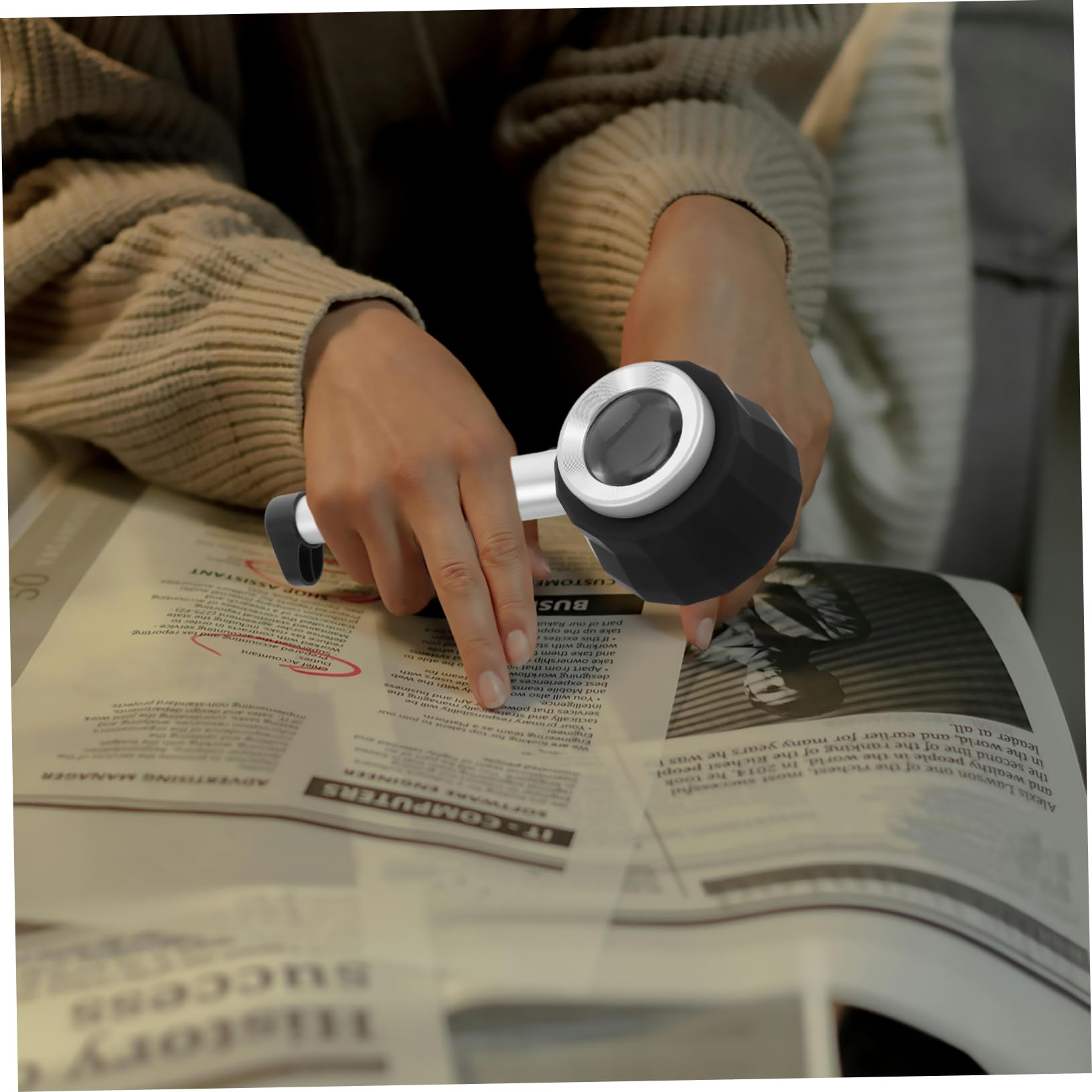 FRCOLOR Lupa de Mano con Luz LED y Escala Portátil para Lectura Identificación de Billetes Incluye Luces LED y Luces de Detección de Falsificaciones