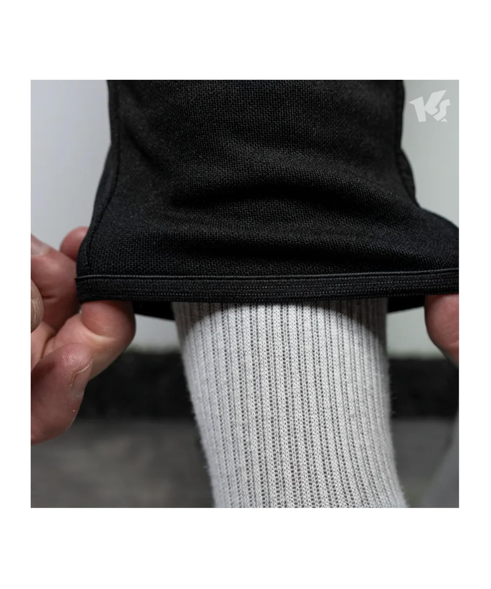 KEEPERsport - gepolsterte Profi Torwarthose - für Erwachsene und Kinder - Torwartkleidung für Training und Spiel - Größe 128-XXL - Farbe schwarz