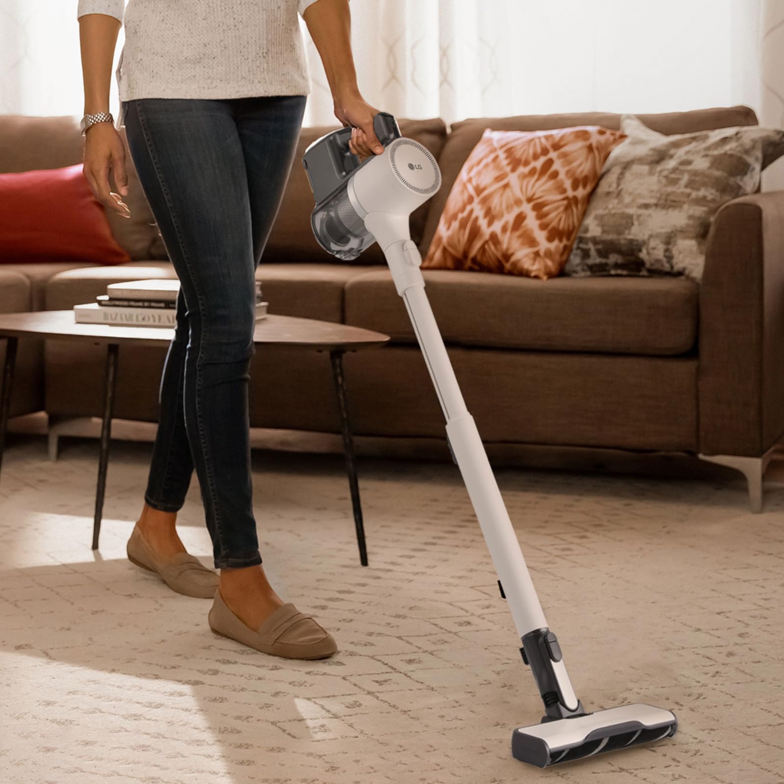 LG CordZero A9K Lite1C, Aspirapolvere senza Fili, Sistema Kompressor, 220W, Autonomia 60 min, Maxi Spazzola Parquet con LED Rivela Polvere, Wi-Fi, 2 Accessori, Filtro 5 Strati, Calming Beige