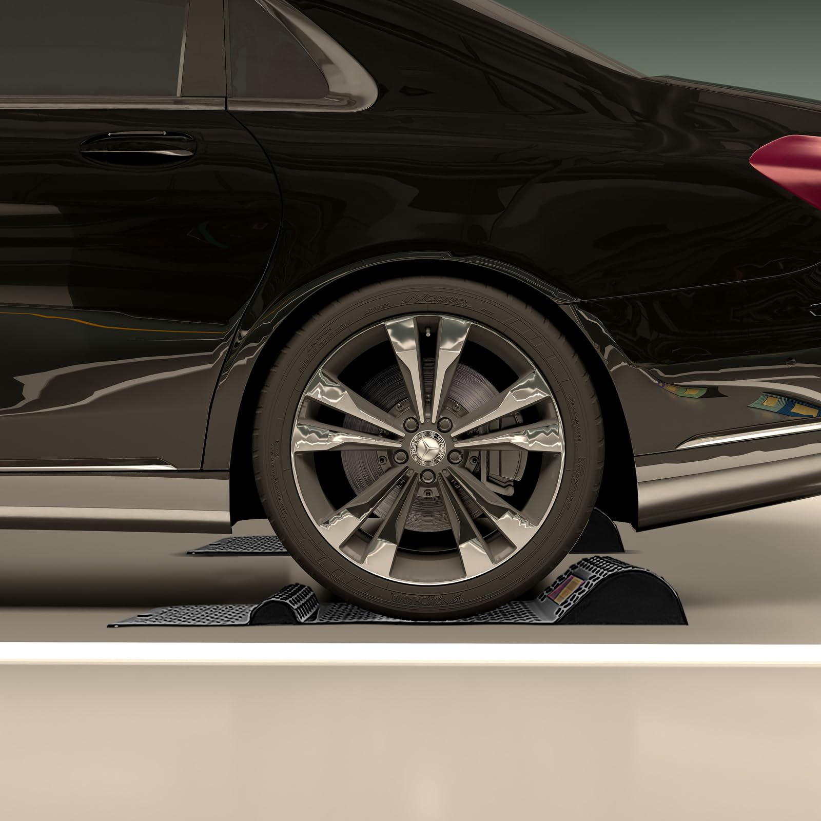 GYMAX Tapis de Stationnement de Voiture, Anti-Glissement et Anti-Recul, avec Bande Réfléchissante, pour Réparation de Voiture, 2 Méthodes de Montage Faciles
