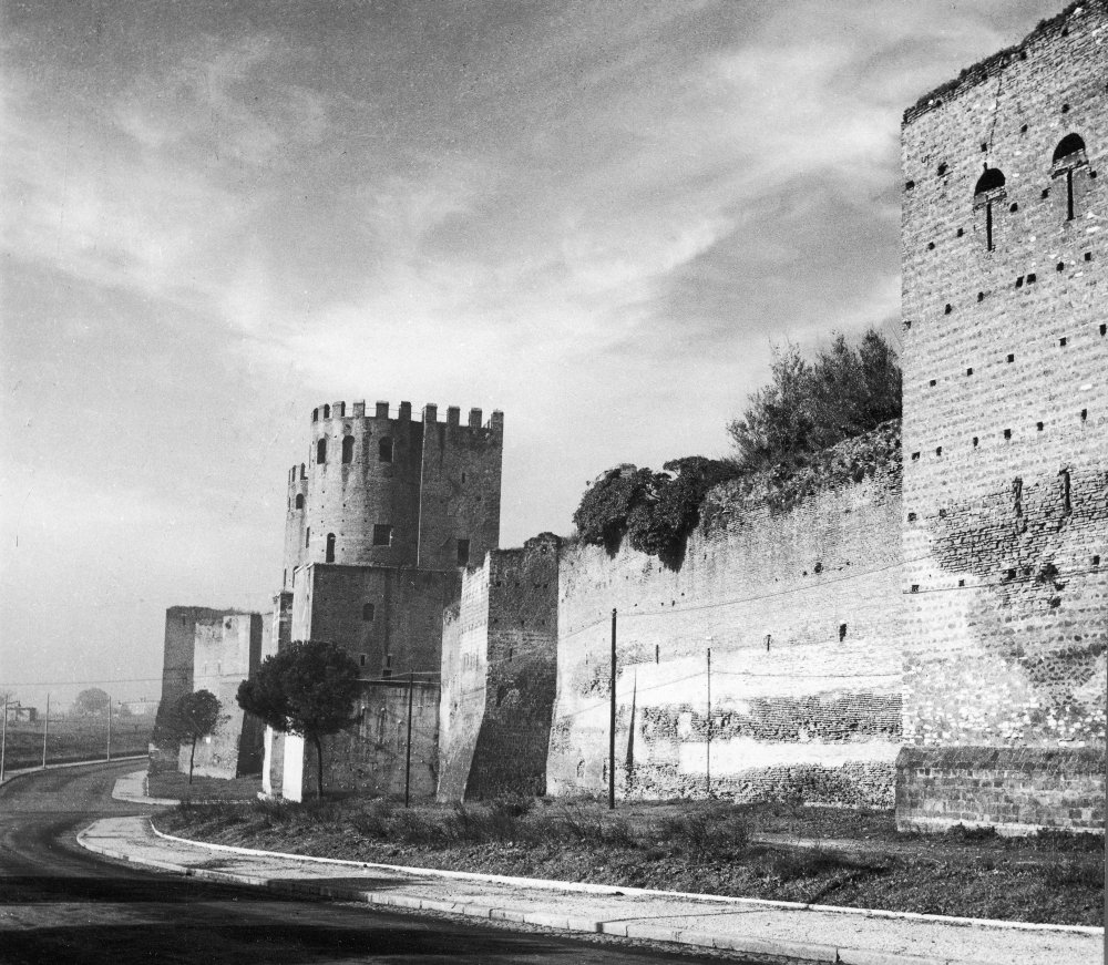 Rome Aurelian Wall Nthe Aurelian Wall At Porta San Sebastiano In Rome Italy Built 3Rd Century AD Poster Print by (24 x 36)