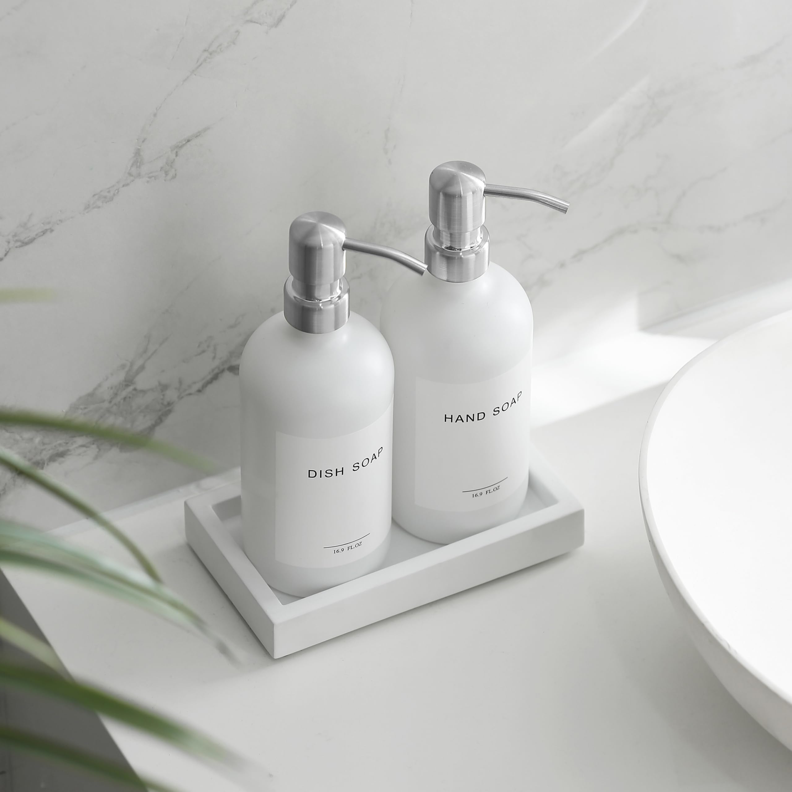 Dispenser di sapone in vetro con pompa e vassoio per cemento, dispenser di sapone vintage per bagno e cucina, set con etichette impermeabili per sapone per piatti, sapone per le mani, lozioni (bianco