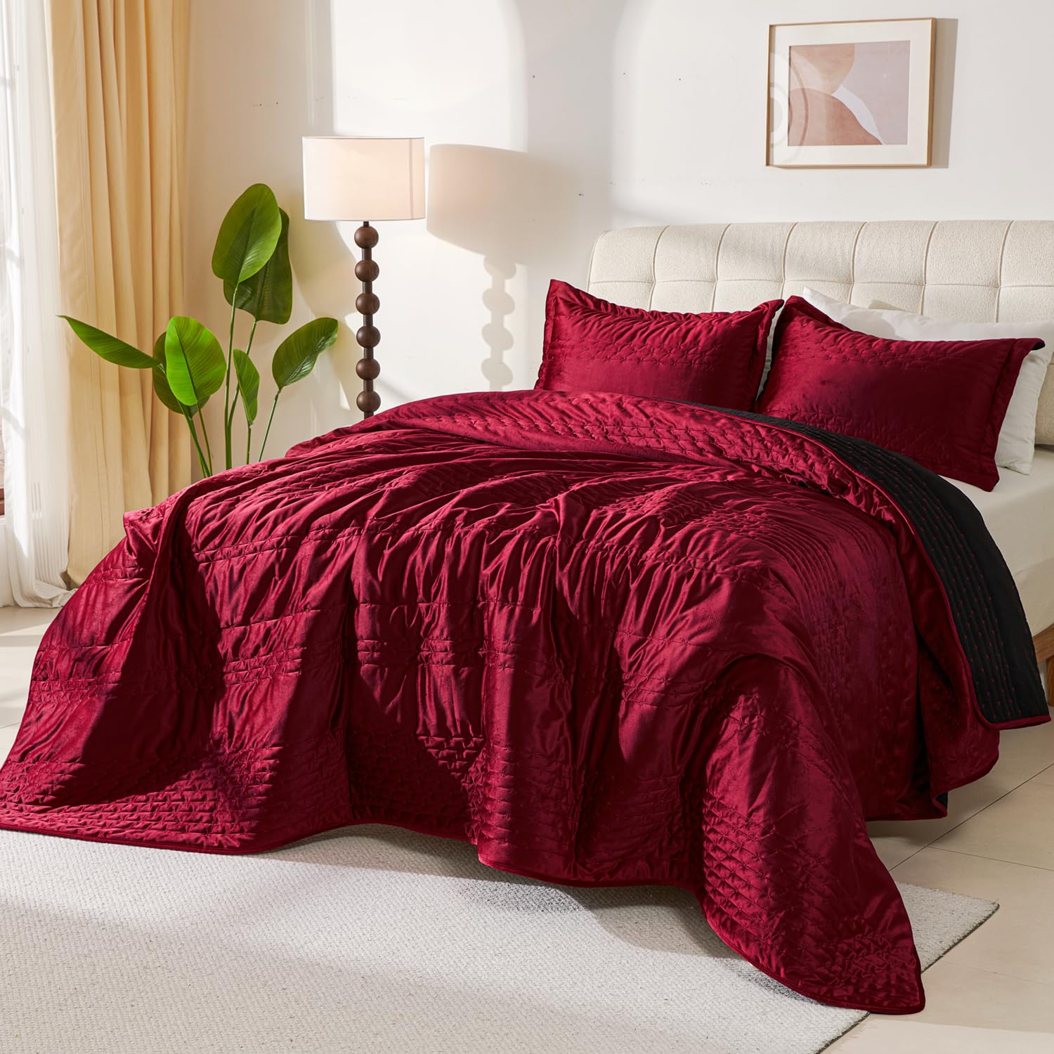 EVENHUG Velvet Quilt Queen Size Ultra Soft Velvet Bedding Set Lightweight Bedspread Coverlet with 2 Pillow Shams for All Season 3 Pieces (Red, 92