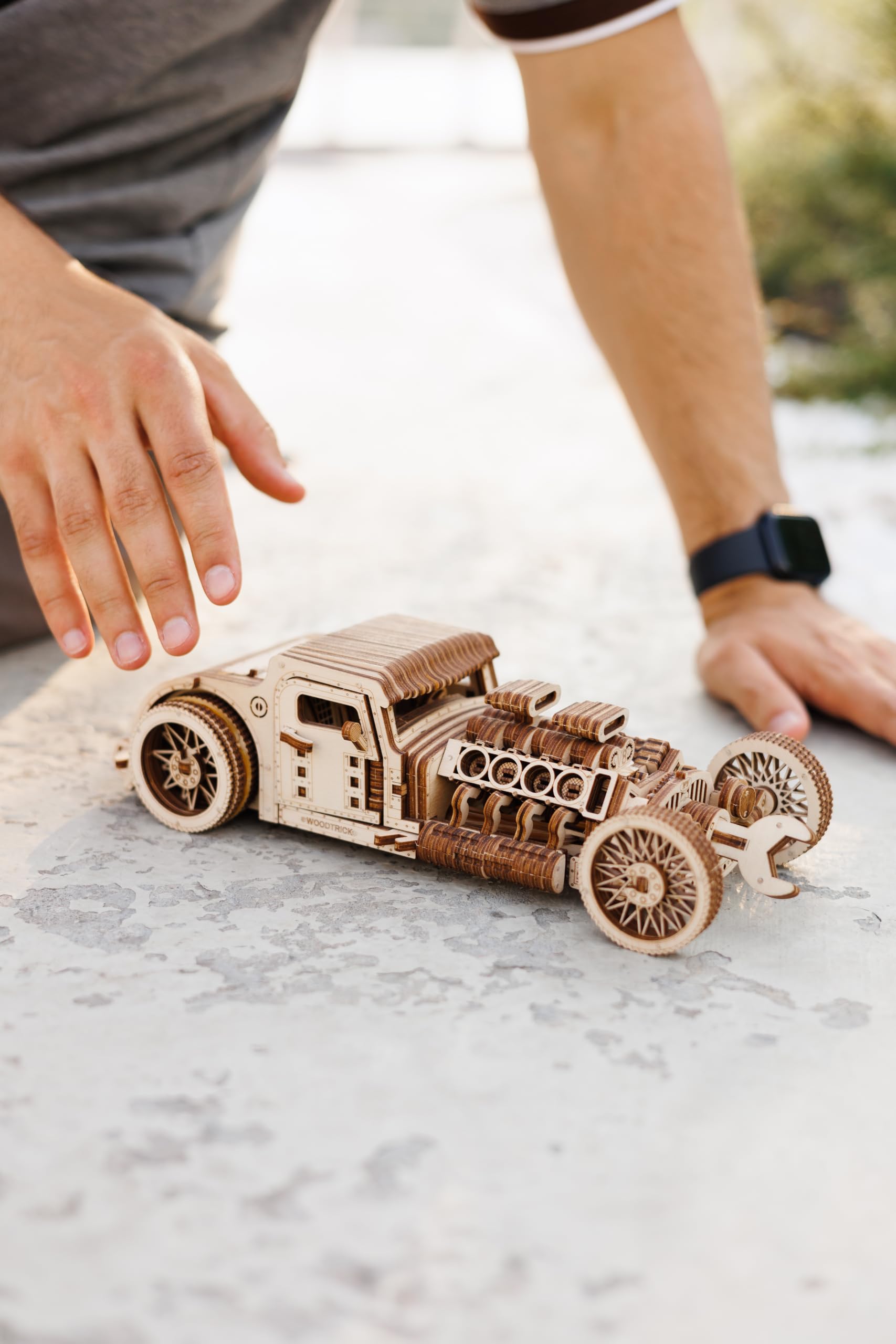 Wood Trick Hot Rod Car Puzzle 3D di Legno per Adulti da Costruire | [280 Pezzi] Rotola Fino a 9,8 m - Design Vintage Dettagliato - Kit di Montaggio Meccanico in Legno DIY per Adulti