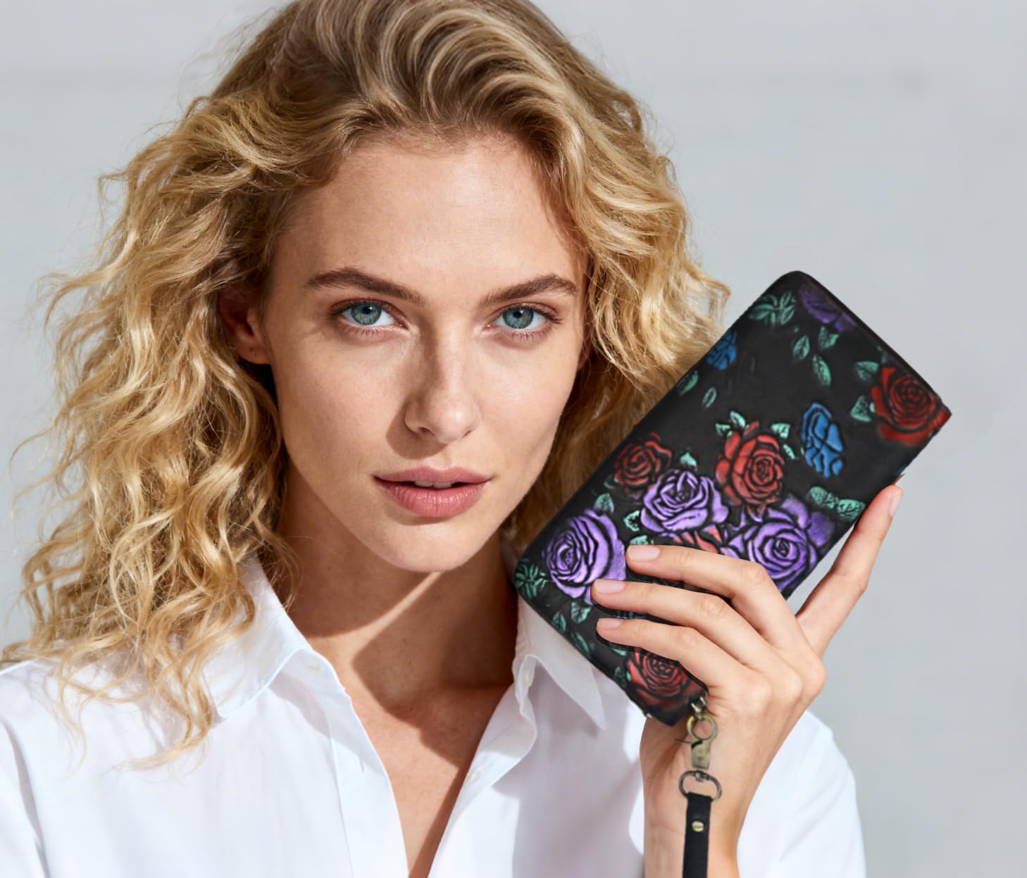 Women’s RFID Blocking Wallet Leather Large Capacity Credit Card Clutch With Hand Strap (Black)