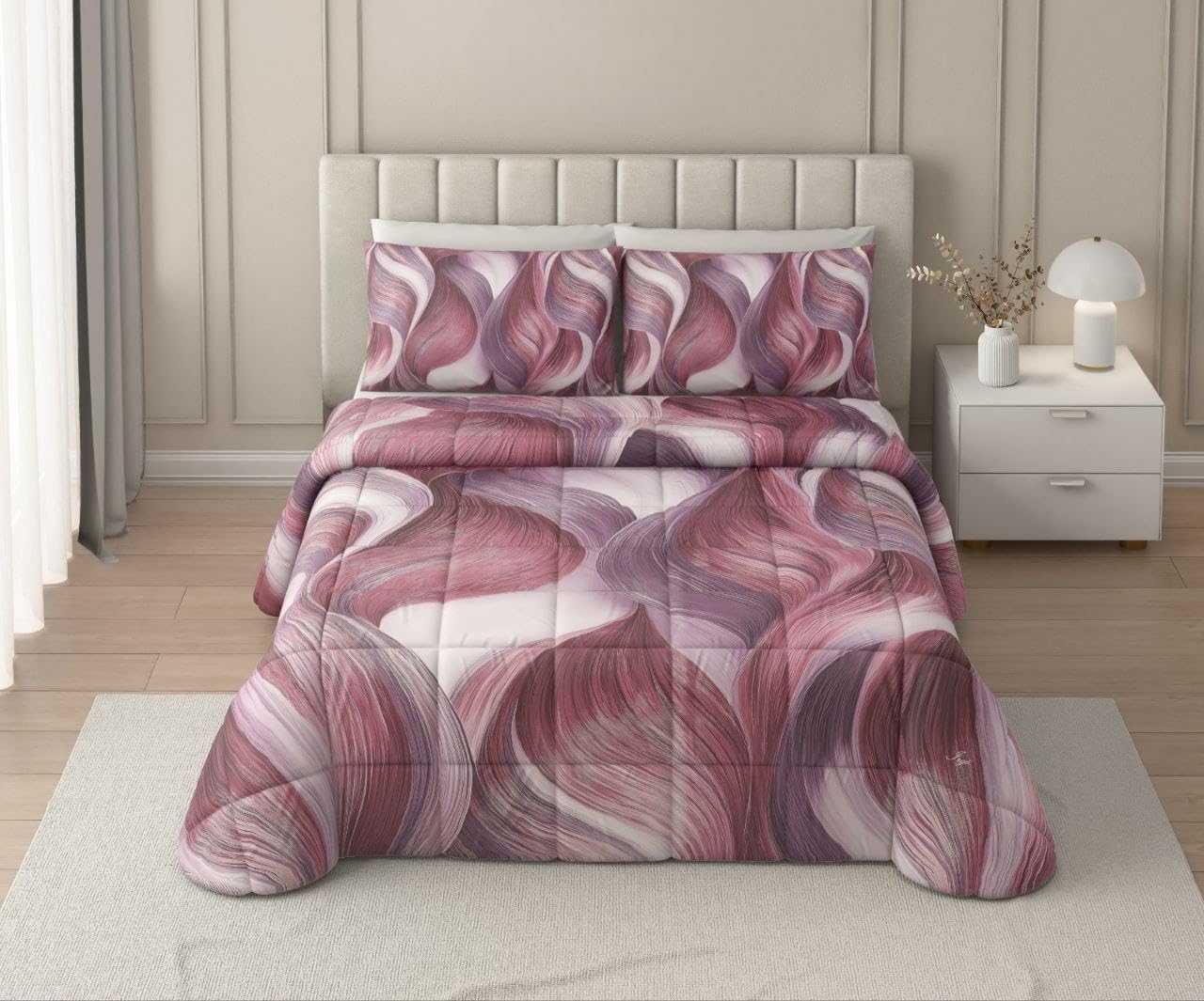 Trapunta Matrimoniale Invernale Michelle, Piumone Letto Caldo e Soffice 100% Poliestere con Fantasia Astratta ad Onde Dinamiche, Rosa