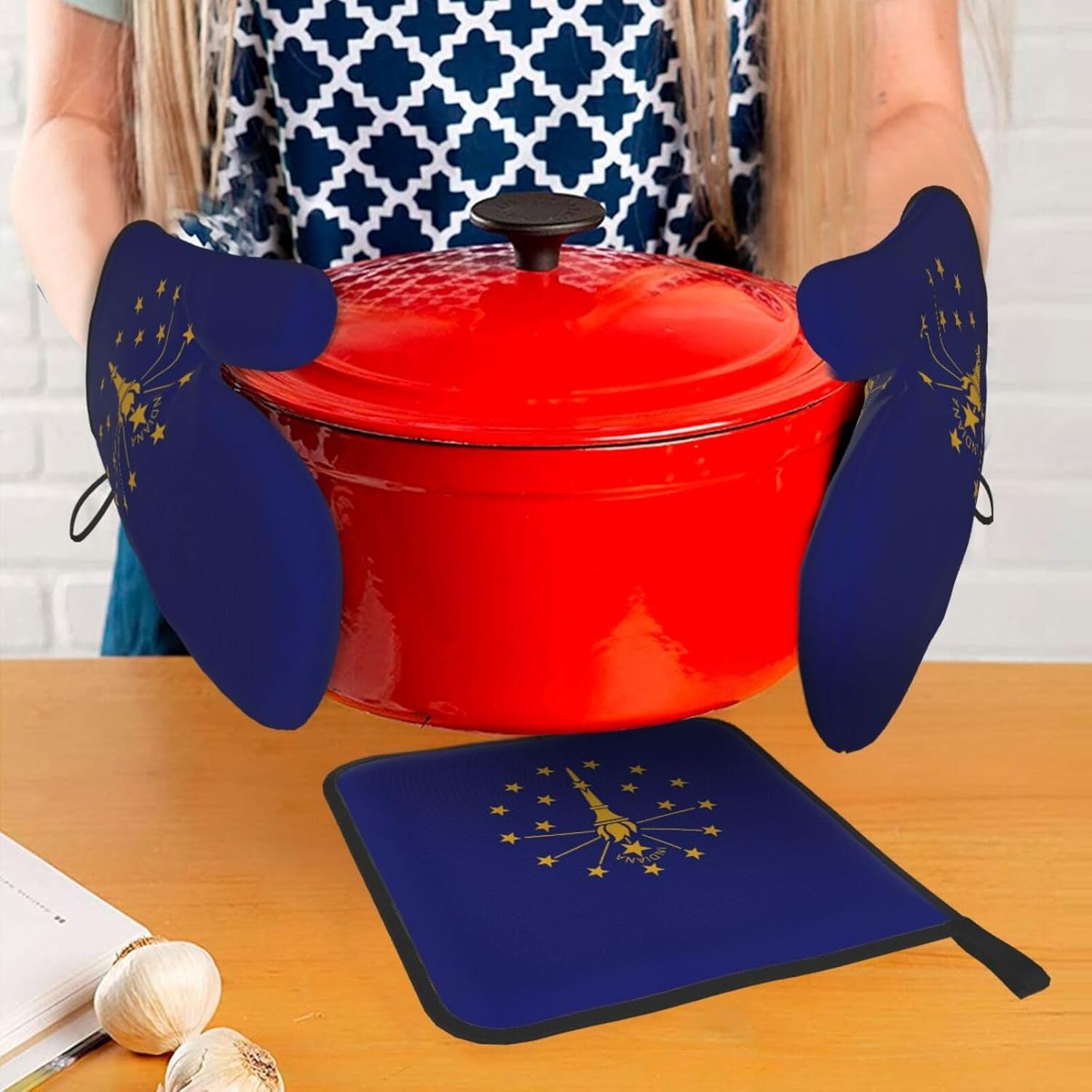 Indiana State Flag Print Heat Resistant Microwave Gloves, Used for Baking, Cooking, and Fashion Kitchen Essentials