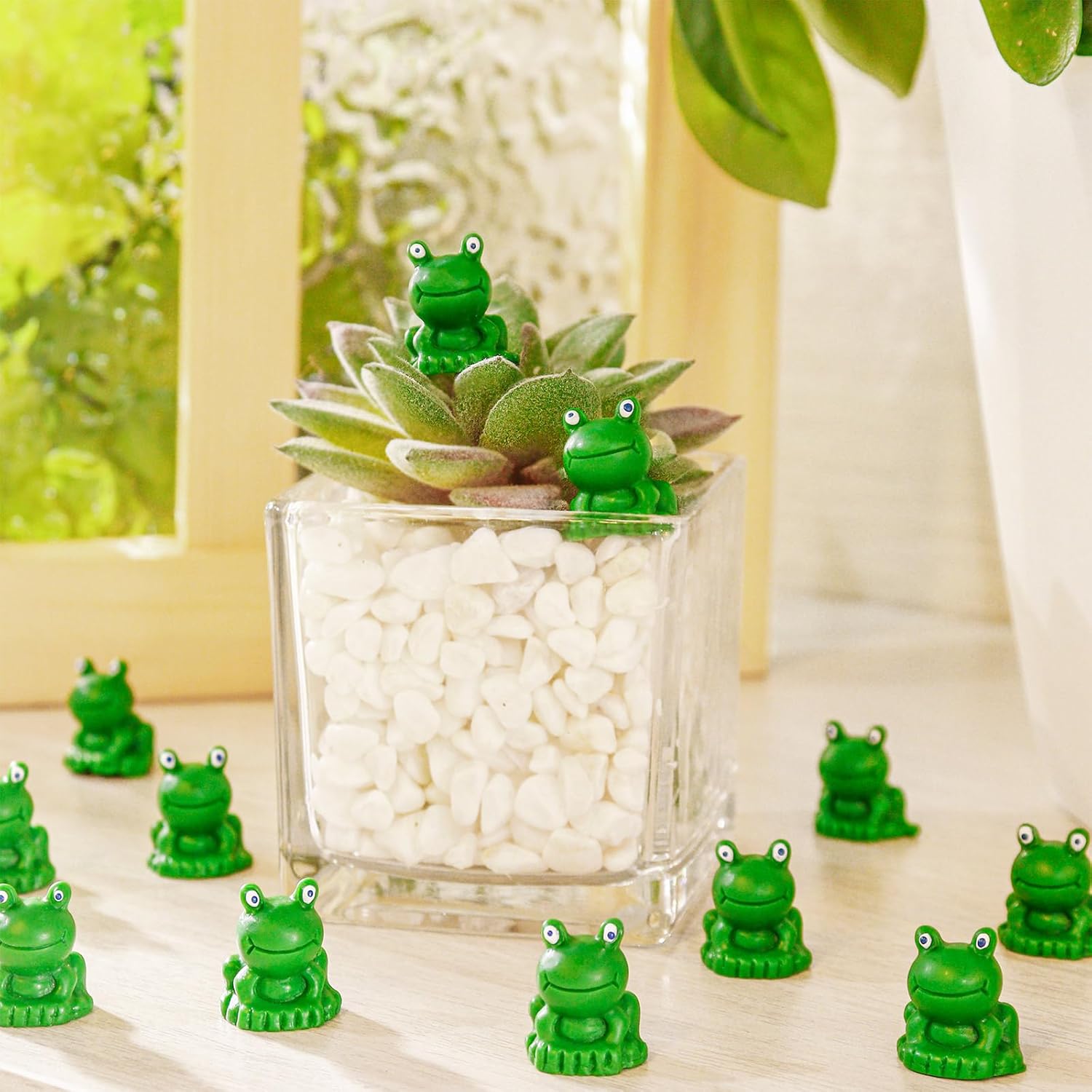 100 PCS Mini Resin Frogs, Tiny Green Frogs Figurines for Craft, Garden Dollhouse Decor Landscape, Miniature Home Decorations - Image 7