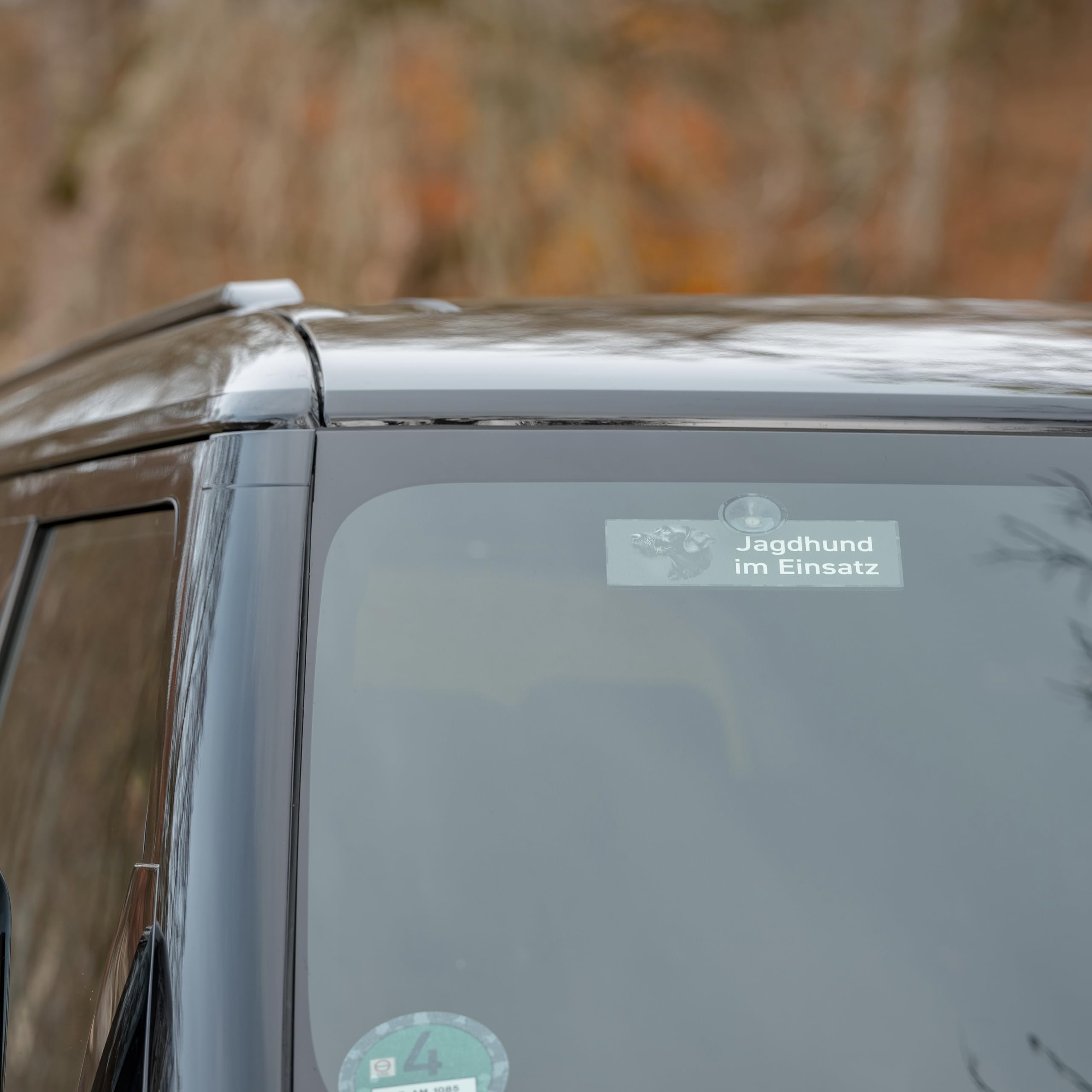 DAS AUTO IST KLIMATISIERT - A/C ist eingeschaltet! Hunde-Schild Hinweis für die Autoscheibe aus Aluverbund, UV- & Witterungsbständig, Klimatisierter Innenraum