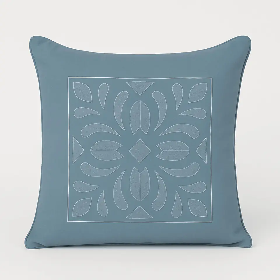 Capa de Almofada Linho Bordada Colorida 45x45 Premium (Azul com Bordado Branco)