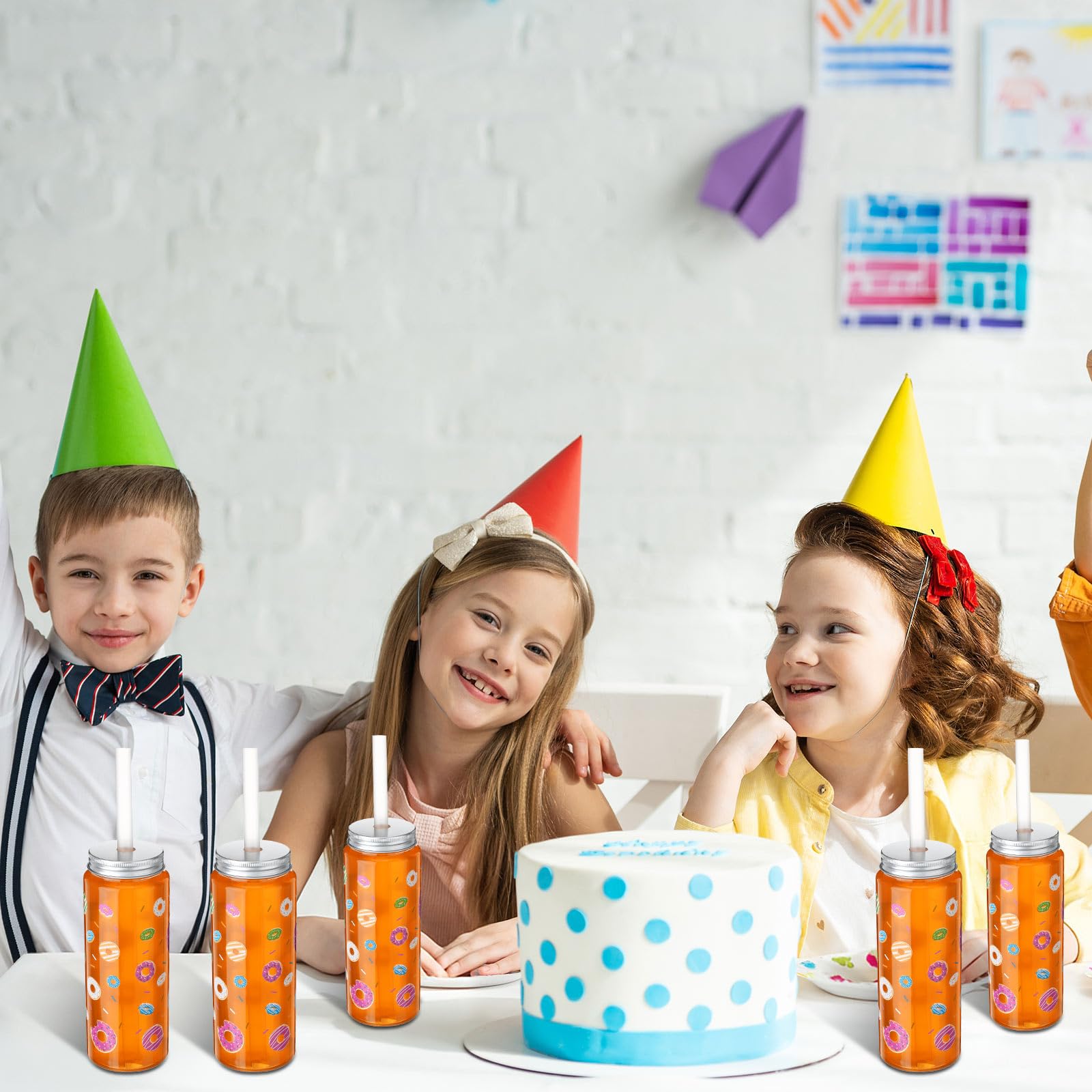 LemonRoad 24 Stück Kunststoffbecher mit Deckel und Strohhalm, 400 ml, wiederverwendbar, Motto-Party-Dekorationen, Becher, Bierdose, Eiskaffeebecher für adrette Party-Dekoration (Donut)