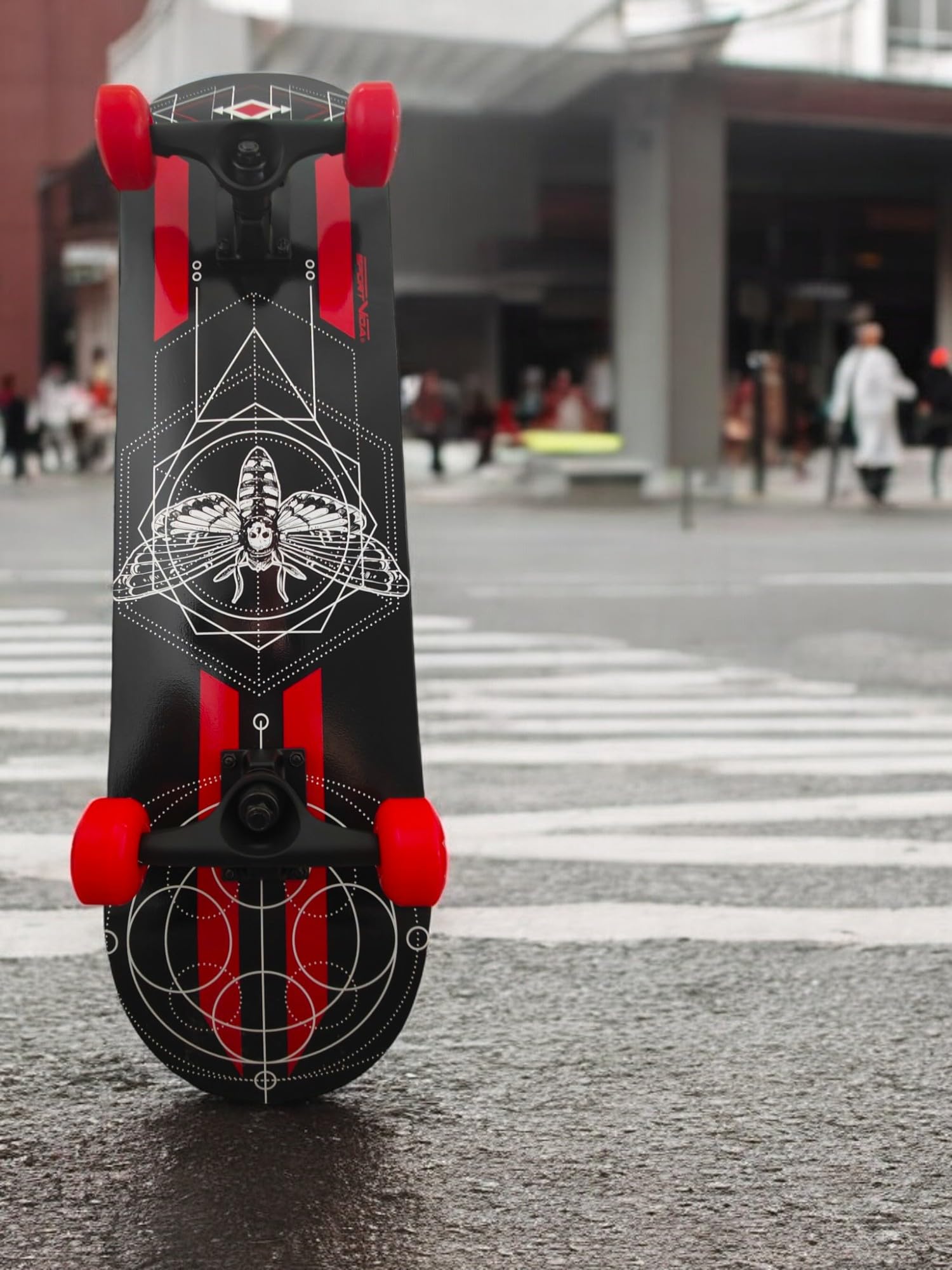 Deskorolka dla doros³ych z ³o¿yskiem kulkowym — deskorolka dzieci od 8 lat. Wykonane z drewna. Nowoczesne grafiki. Urz¹dzenia sportowe do skateparku i sztuczek na rampie (czarny - czerwony)