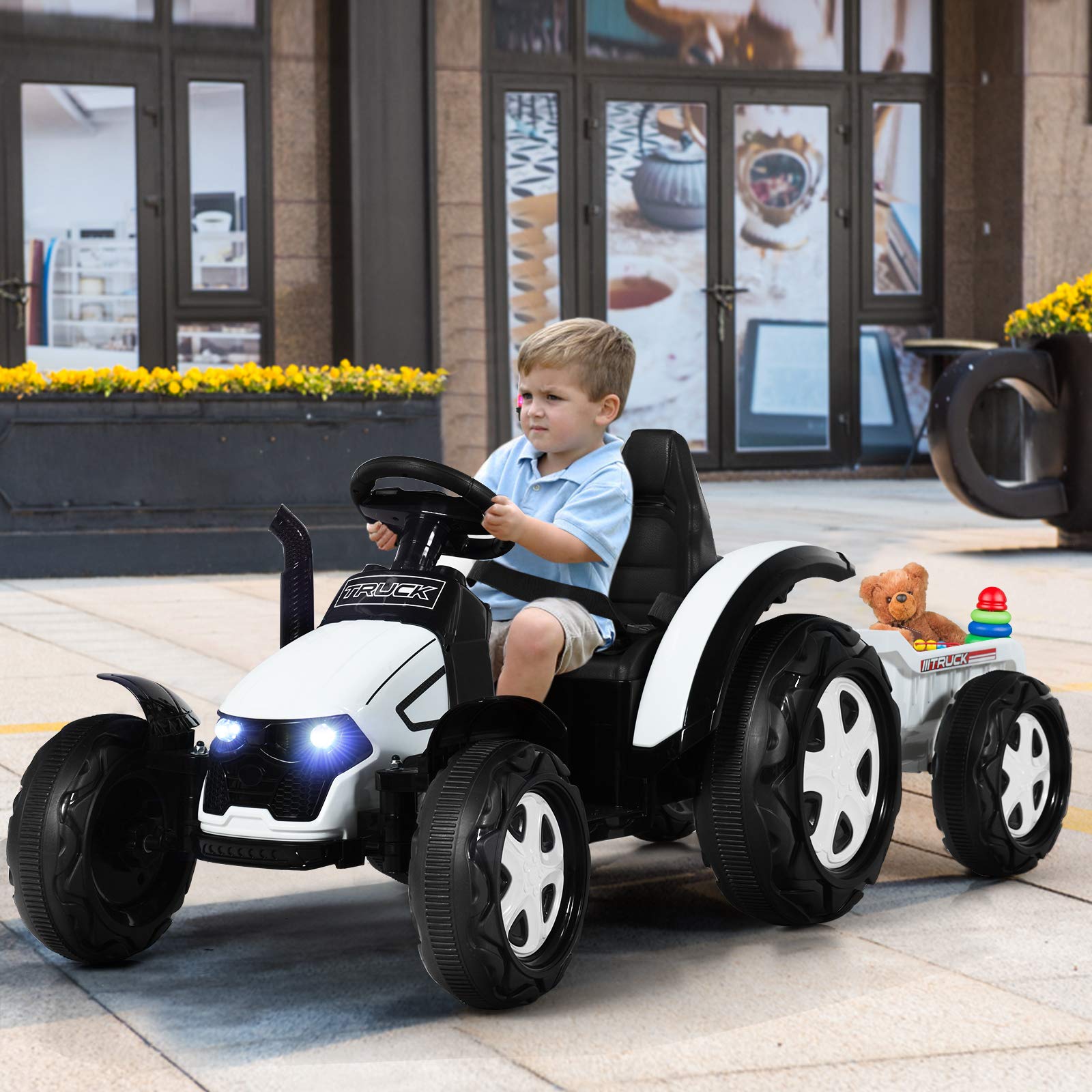GOPLUS Traktor elektryczny dla dzieci w wieku 3-8 lat, 12 V, z pilotem zdalnego sterowania 2,4 G, zdejmowaną przyczepą, reflektorem, odtwarzaczem MP3, portem USB, lampką ostrzegawczą, traktorem