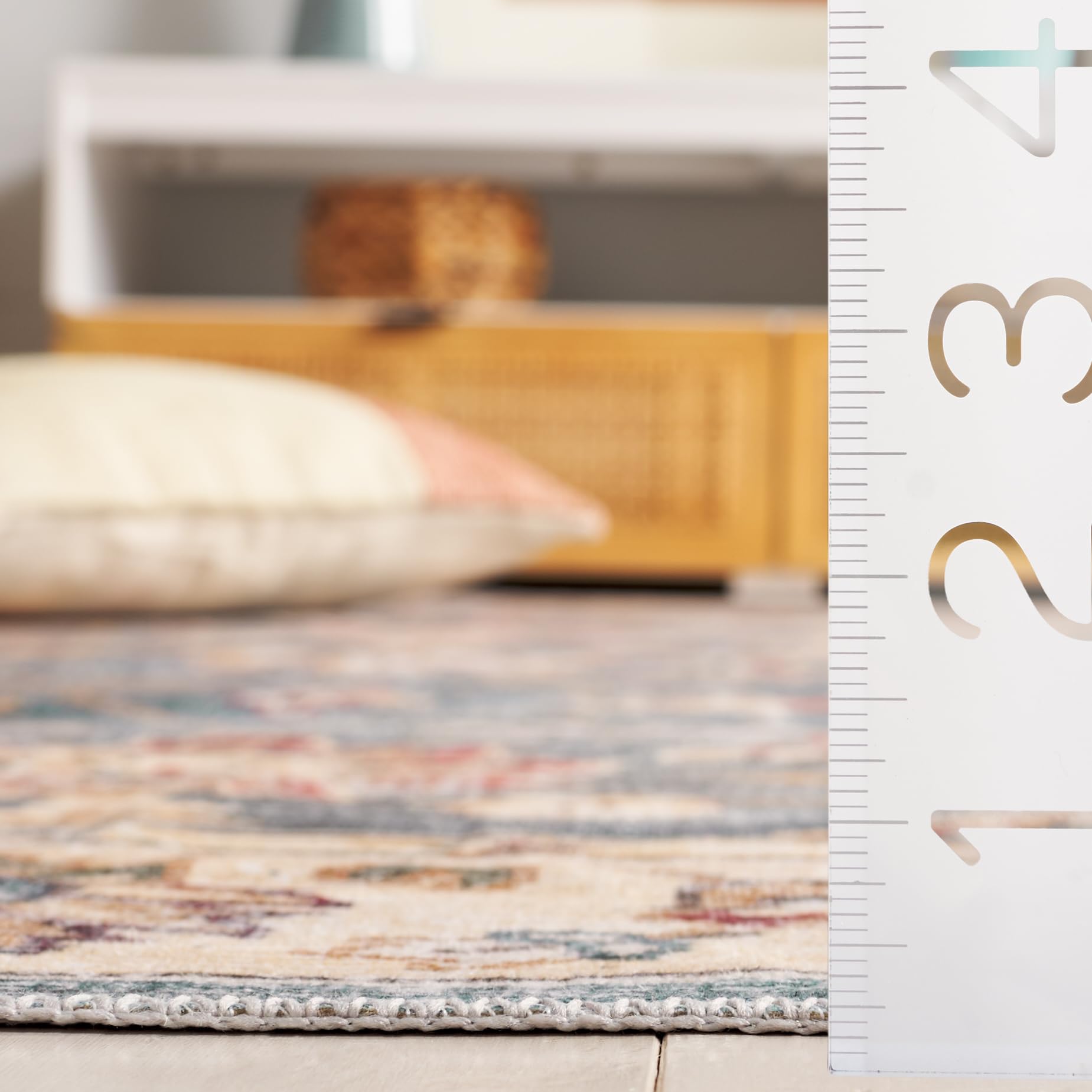 SAFAVIEH Tapis de Sol Vieilli Rug Idéal pour Les Zones à Fort Passage - Lavable en Machine et Antidérapant - Arizona Collection, Tapis à Poil Court, in Vert et Beige, 240 X 300 cm