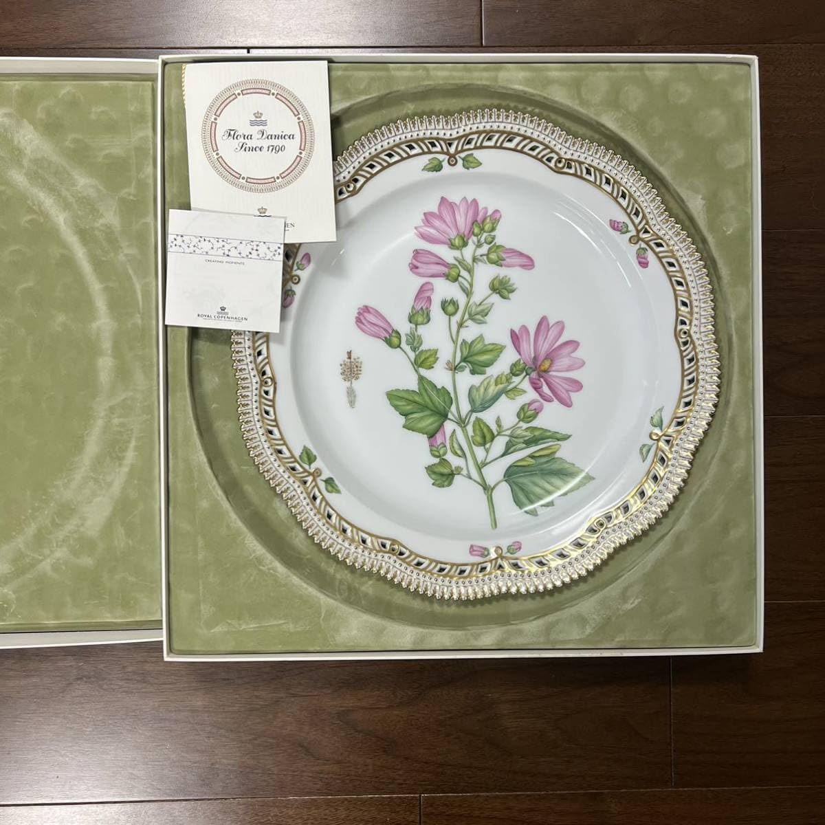 ロイヤルコペンハーゲン　フローラダニカ　大皿 ロイヤルコペンハーゲン フローラダニカ 大皿 プレート3枚