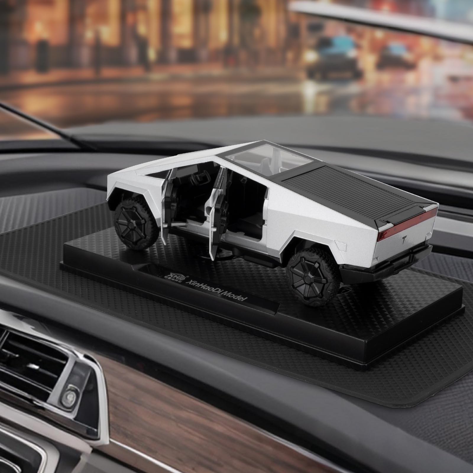 TGRCM-CZ Car Interior Ornaments with Non-Slip Fixed Pads, 1/32 Scale Die-Cast Alloy Car Dashboard Decoration with Sound and Light Function for Men and Women Silver