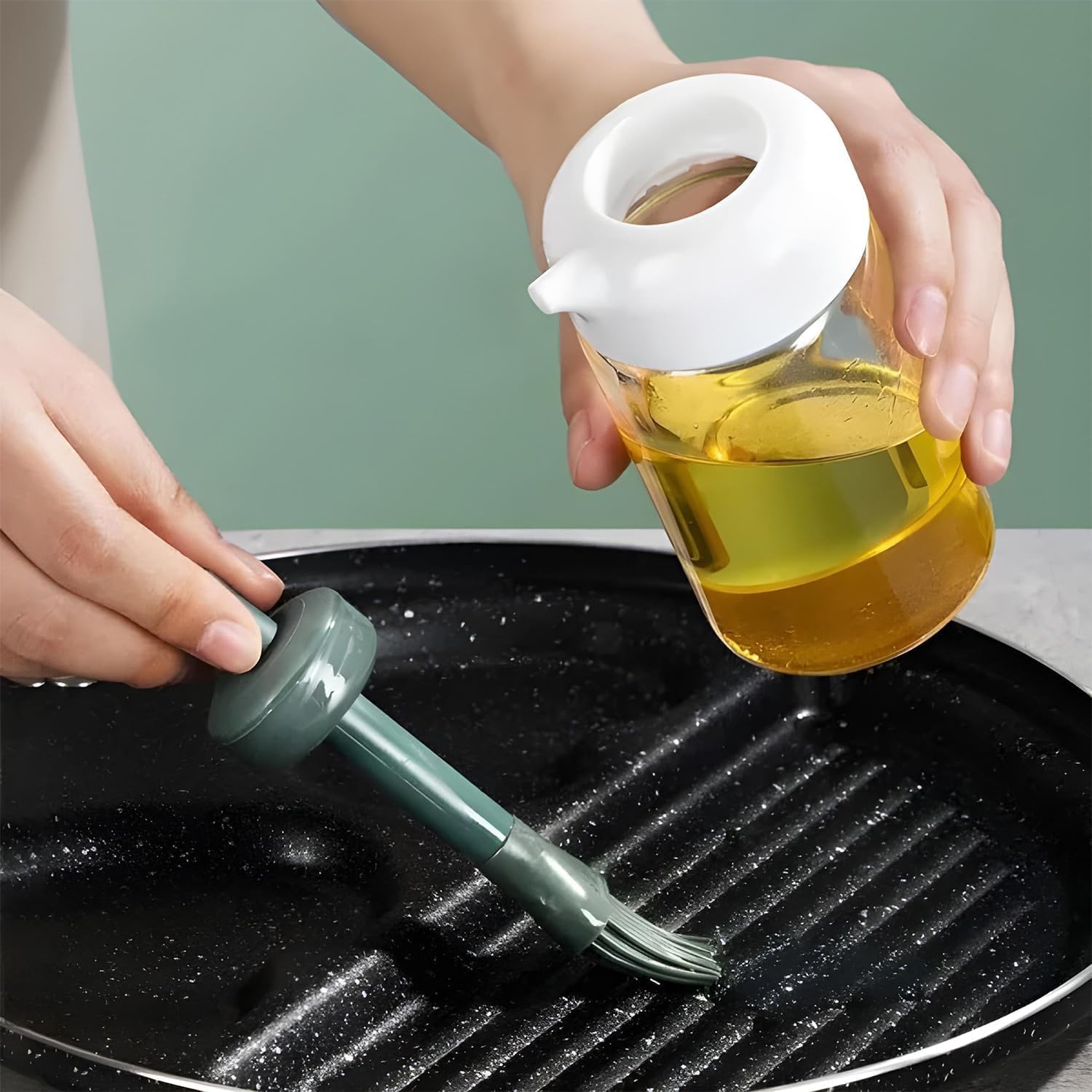 (2 in 1 Oil Dispenser, Condiment Jar With Silicone Brush, 230ml Liquid Bottle, Oil Control Container for Kitchen Cooking/Barbecue (Oil Spray Bottle)