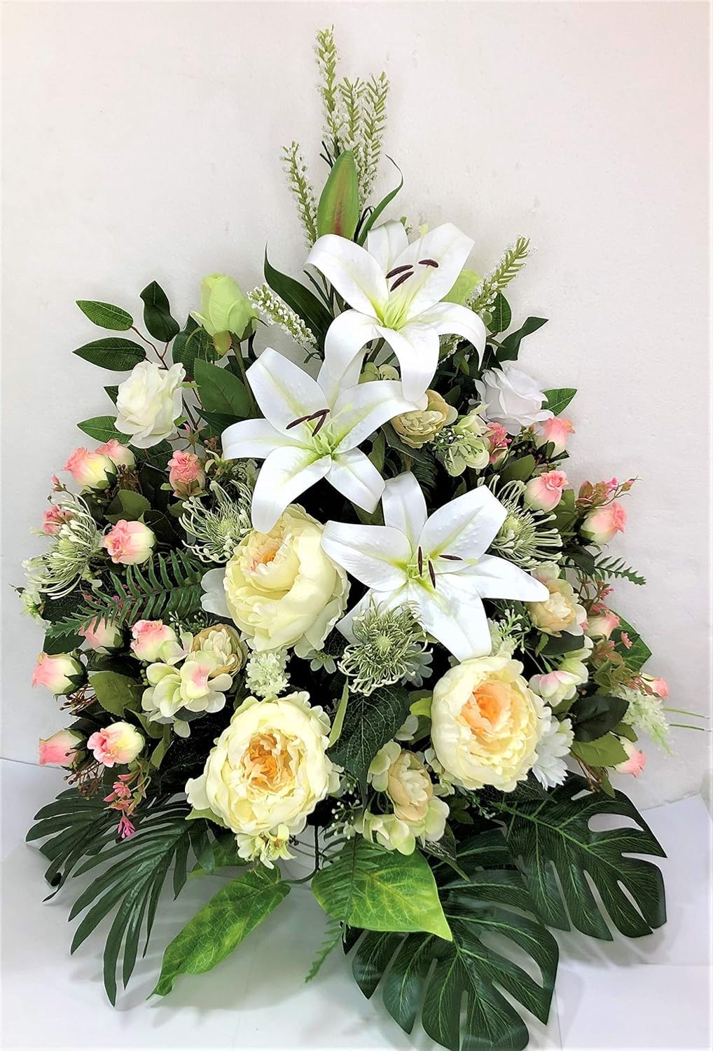 LBA Centre de Fleurs artificielles pour cimetière. Également pour Les églises. Spécial Jour de Tous Les Saints. Dimensions : 80 x 70 x 45 cm.