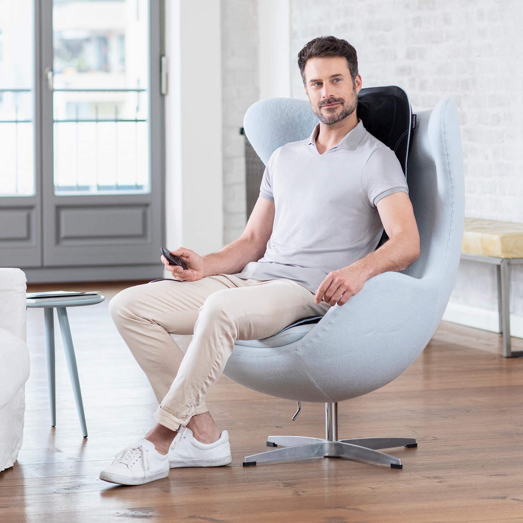 Medisana MM 825 Massagematte elektrisch, Ganzkörper, 5 Programme, 4 Massagezonen, Massageliege mit 2 Intensitäten & MCN Shiatsu Massageauflage für Rücken und Nacken, 3 Intensitäten