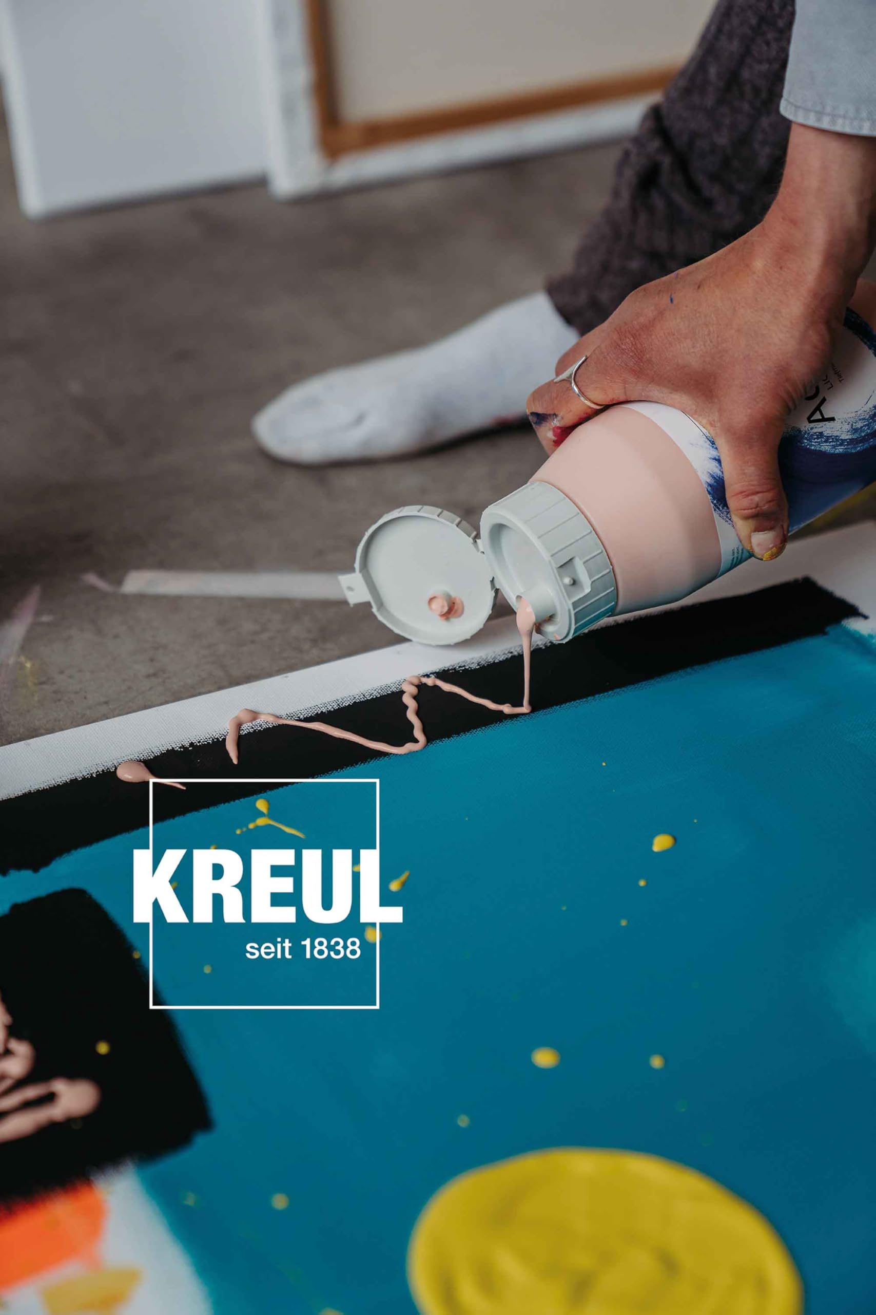 KREUL 17800 - Triton Acrylic Liquid im Powerpack, Set mit 8 x 750 ml Farbe, Hochwertige Künstler-Acrylfarben in Studienqualität mit leicht fließendem Charakter, in praktischer Tragebox