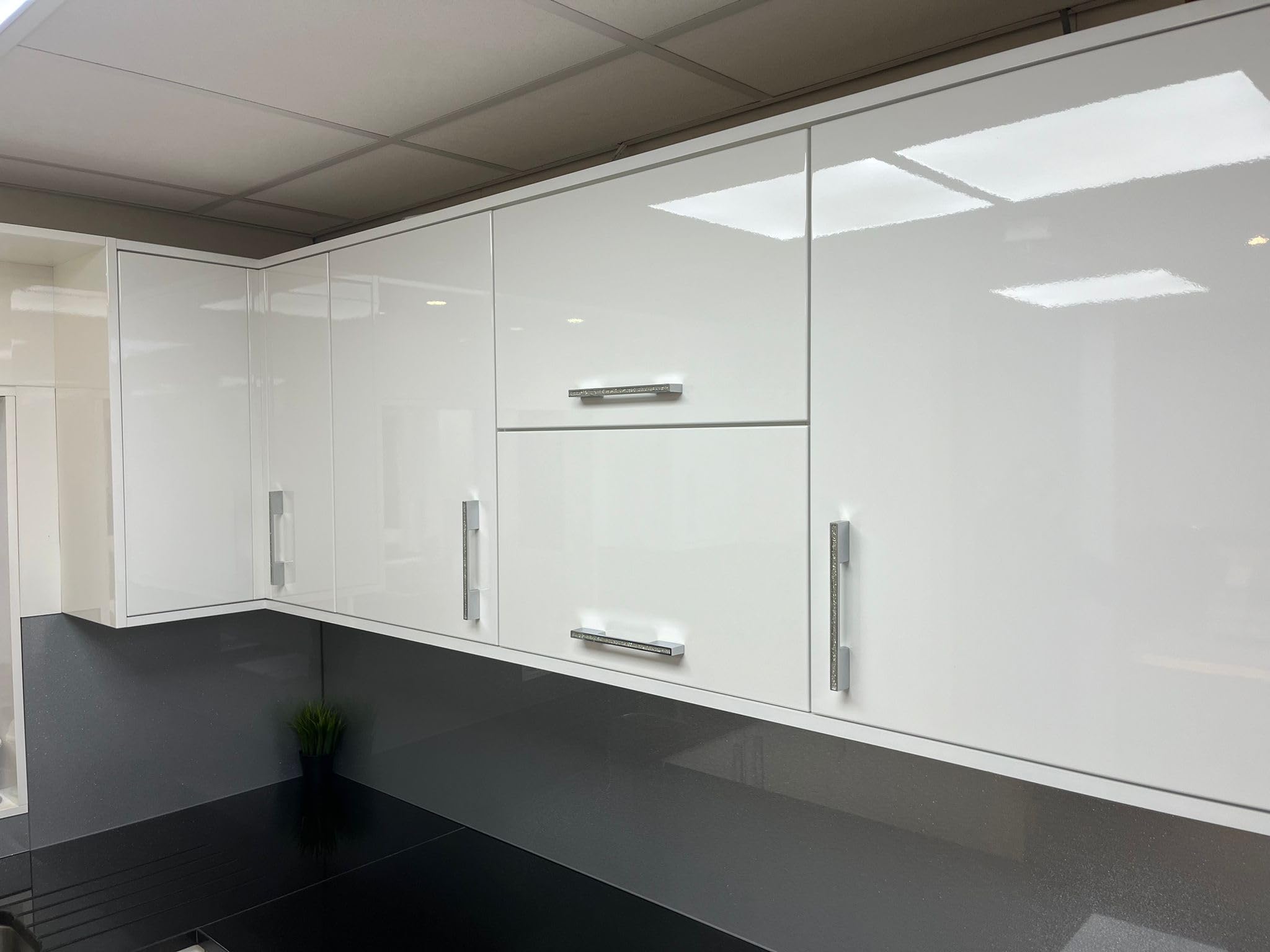 White Gloss MDF Replacement Kitchen Doors -Free Hinge Holes (570 X 596mm Door)
