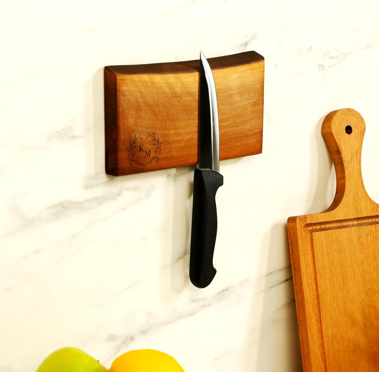 Custom Live Edge Walnut Knife Strip – Engraved Magnetic Wall Rack with Family Name – Handmade Kitchen Display Piece – Personalized Gift for Parents, Newlyweds or Housewarming