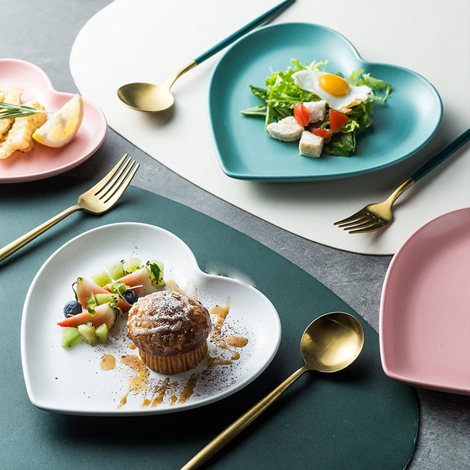 Wpengpecp ランチプレート， セラミッククリエイティブラブハート型カップルディナープレート食器ケーキトレイフルーツスナックス