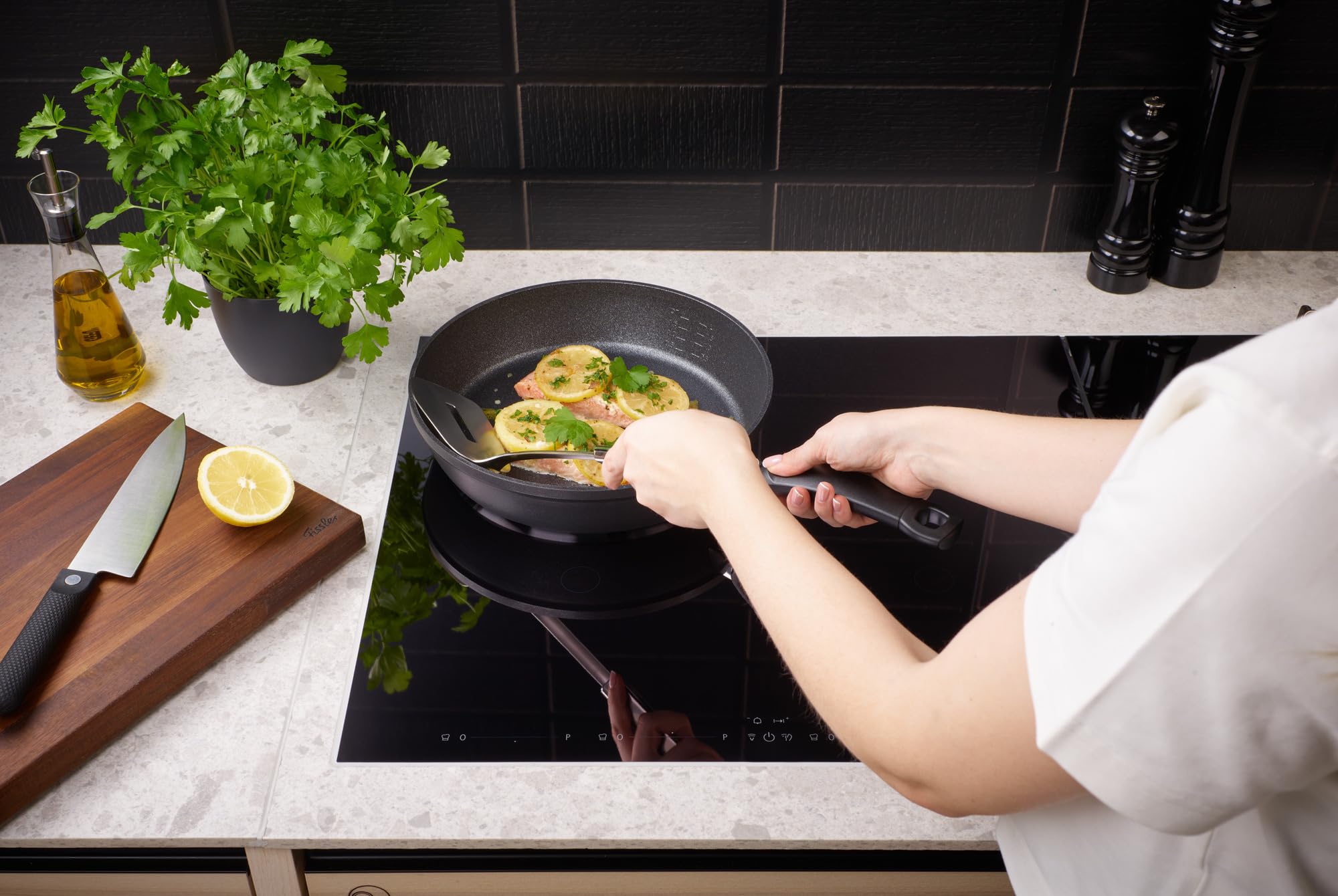 Fissler Adamant Comfort/Pfannen-Set 2-teilig (24 cm + 28 cm) – kratzfeste Aluminium-Bratpfannen mit Antihaft-Beschichtung, Made in Germany - Induktion