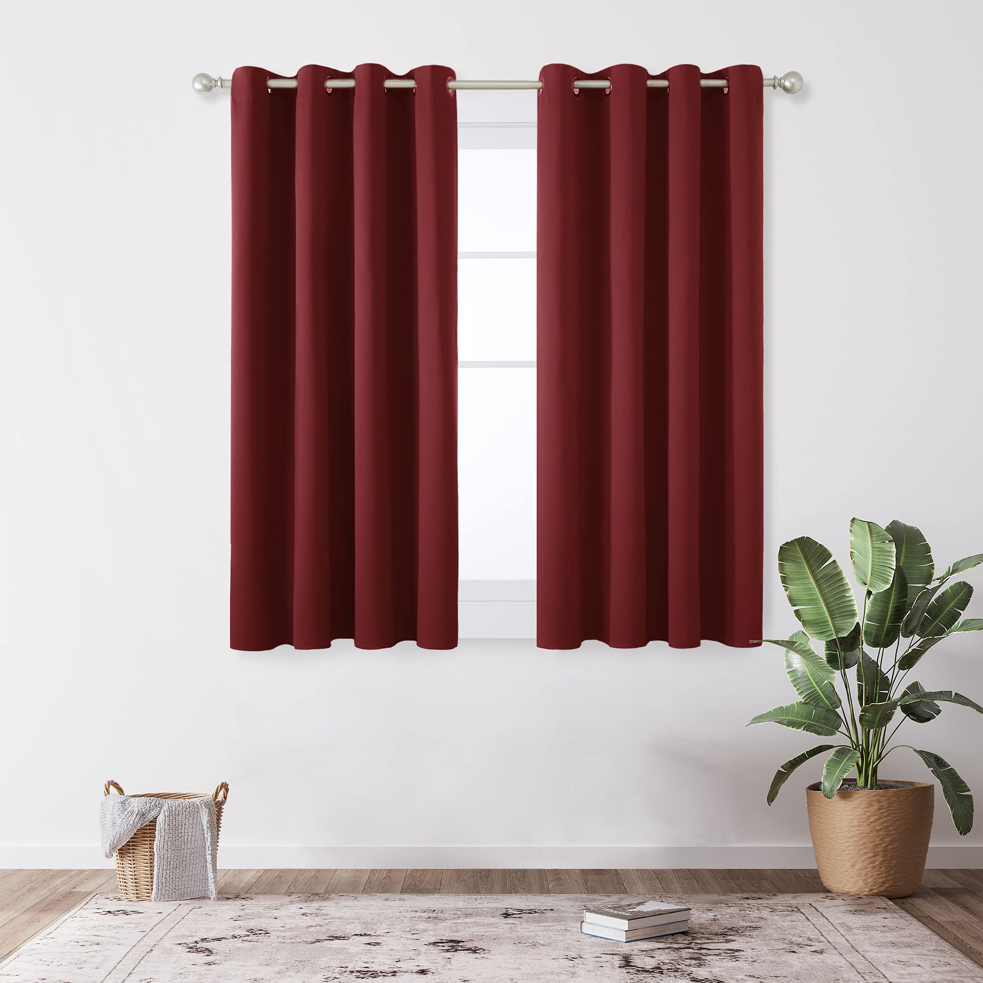 Deconovo Tende Oscuranti per Interni 2 Pezzi 138 CM Altezza, Termiche Isolanti, Anti-Rumore, con Anelli, Ideali per Camera da Letto e Soggiorno, 117x138 CM, Rosso Scuro
