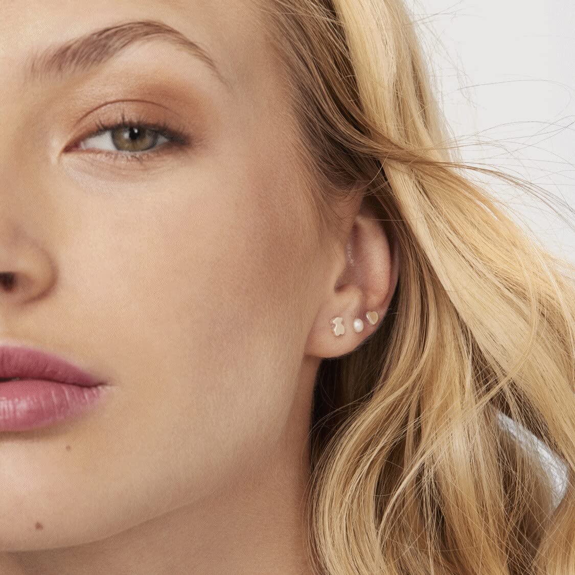 TOUS Pack 4 Pendientes de Plata de Primera Ley para Mujer con Perla Cultivada y Motivos de Oso, Corazón, Estrella y Perla con Cierre de Presión, Elegante y Versátil, Colección Cool Joy