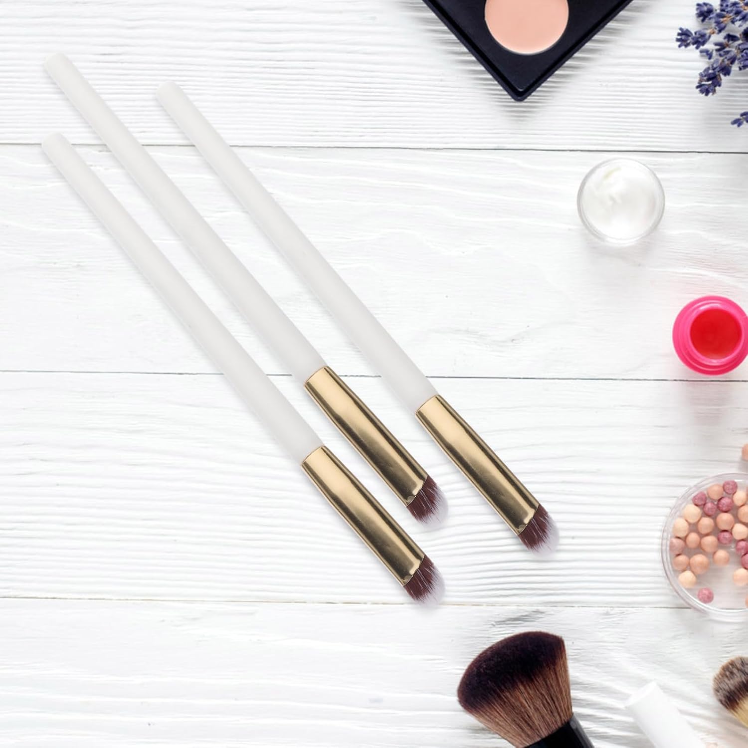 10pcs Angled Concealer Brushes Thumb-shaped under Eye Makeup Brushes for Blending and Even Application for Face Concealing