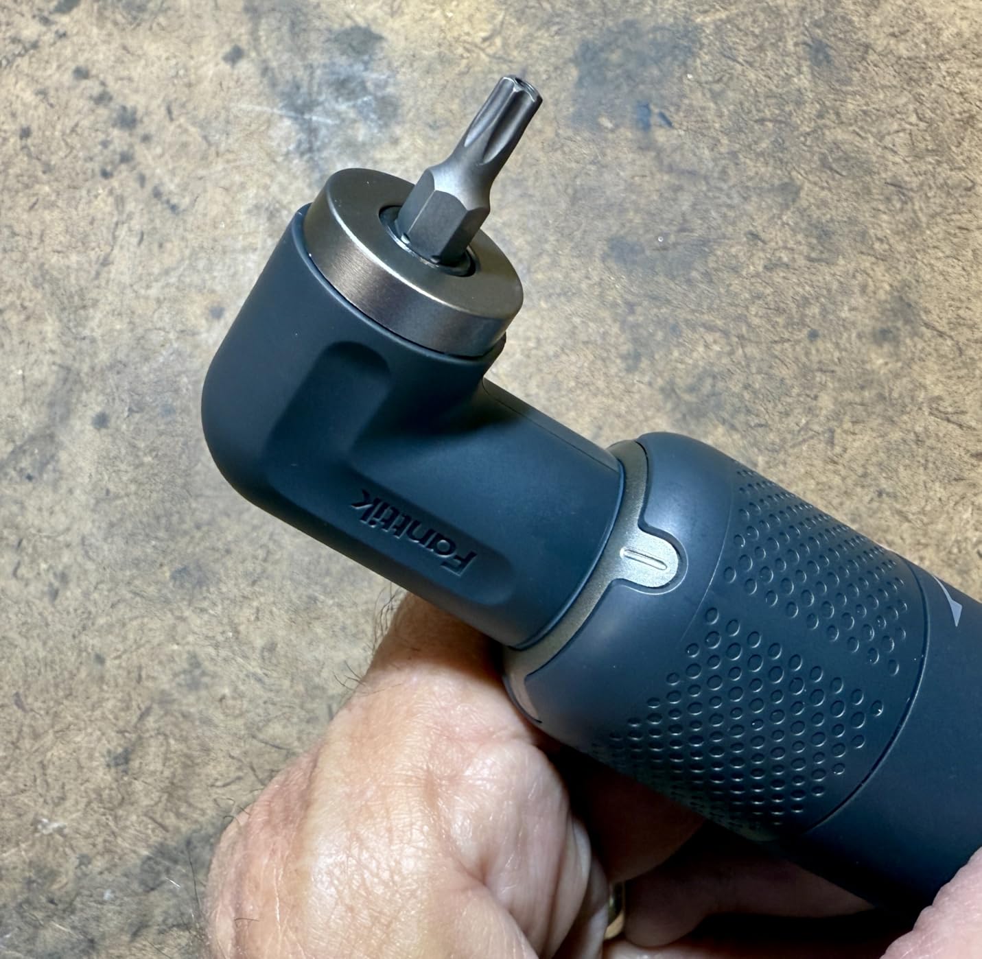 Using the 90° L-angle adapter