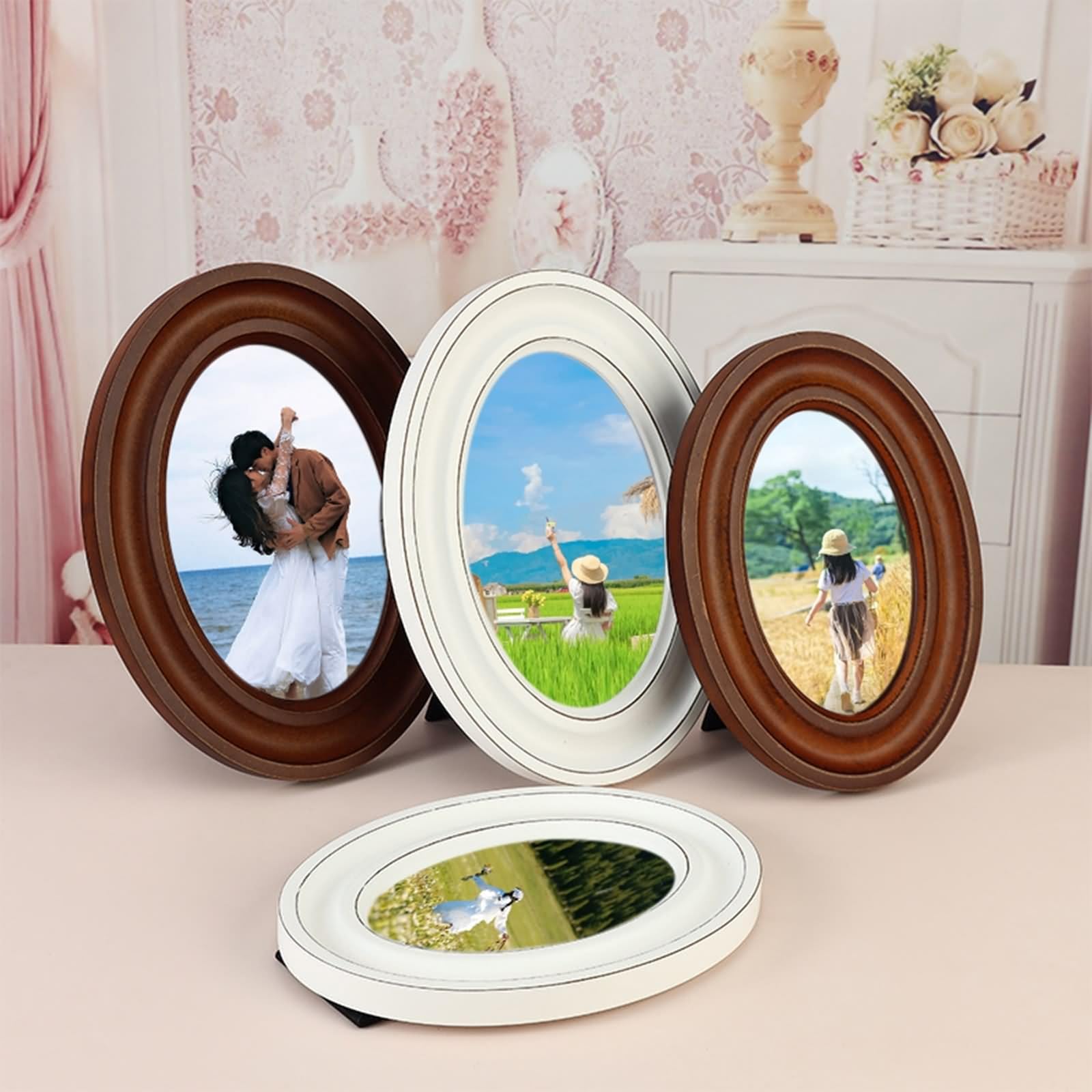 Ramka na zdjęcia 10x15 biała, ramka na zdjęcia vintage, owalna, pionowe mocowanie do podstawki stołowej z drewna