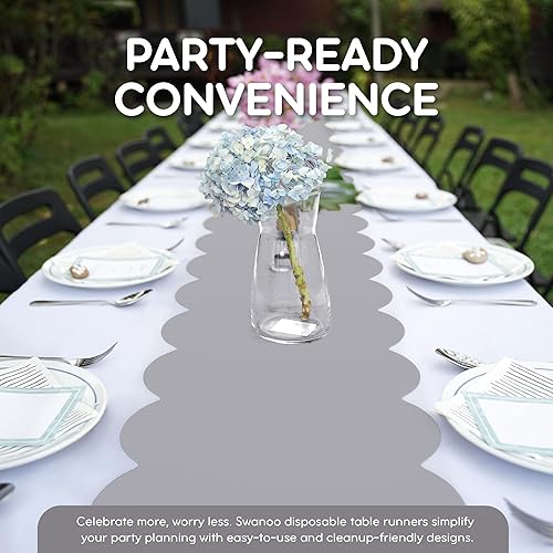 Miniatura 3 de Camino de mesa desechable de plástico gris plateado. Paquete de 5 unidades de 14 x 108 pulgadas. Camino de mesa festoneado que añade un toque de