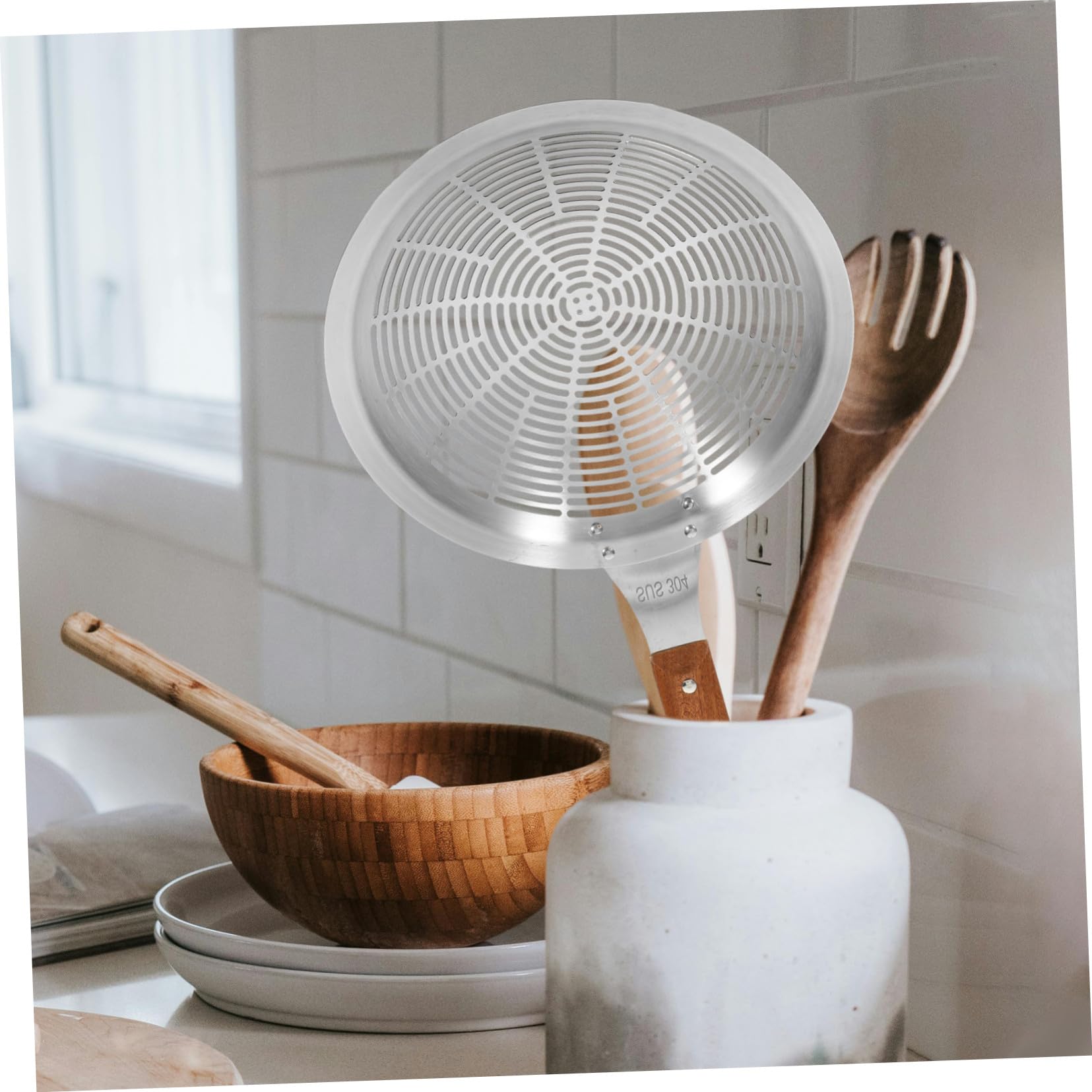 Alipis Edelstahl Skimmer Schöpfkelle Schlitzlöffel Sieblöffel mit Ergonomischem Griff Vielseitiger Küchensieb für Gemüse Pasta Pommes Robust und Langlebig Leicht zu Reinigen