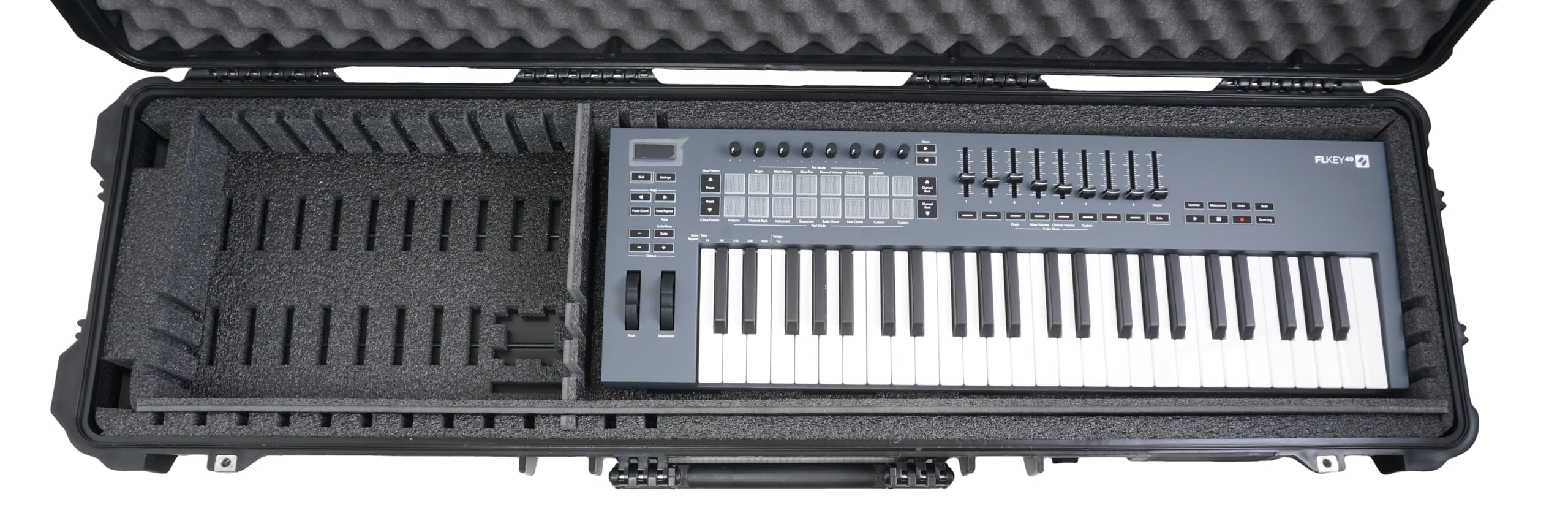 Case Club Estuche de viaje para teclado de 61 teclas, carcasa dura, impermeable, a prueba de golpes, con ruedas, funda de envío para teclados de hasta 47.5 pulgadas de largo. Estuche rodante