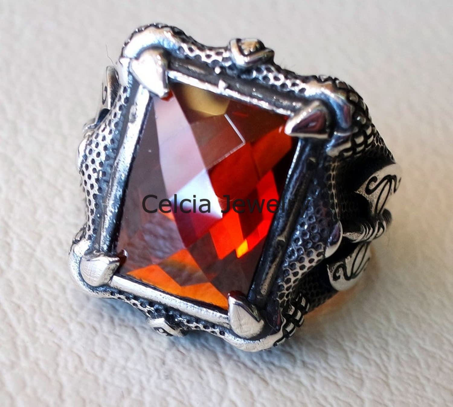 Anillo de hacha medieval de piedra preciosa de granate natural, anillo de hombre clásico hecho a mano, anillo de regalos de boda de promesa de declaración