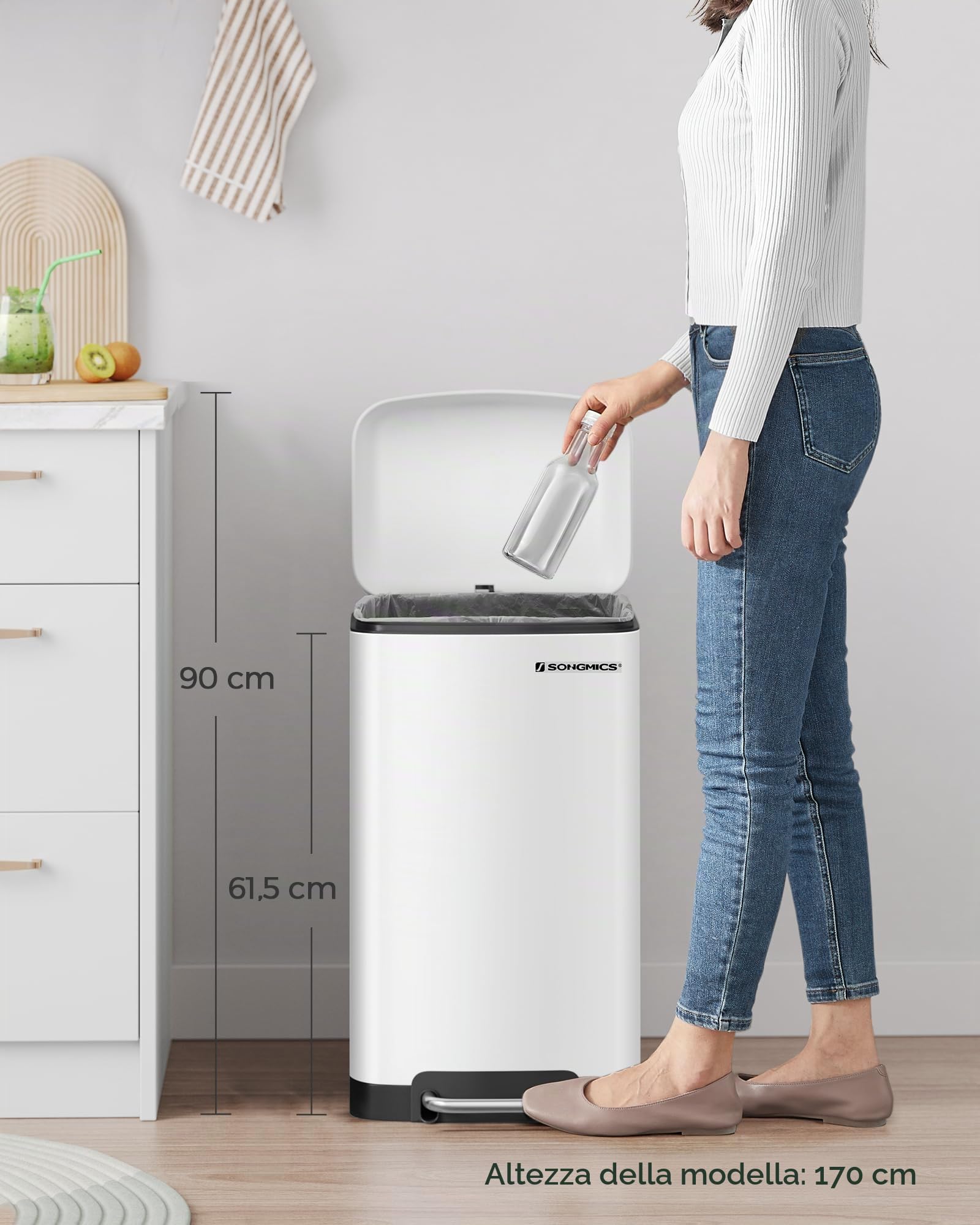 SONGMICS Pattumiera da Cucina, Cestino della Spazzatura da 30L, Pattumiera a Pedale in Acciaio con Coperchio e Secchio Interno, Chiusura Morbida Ammortizzata, Bianco LTB01W