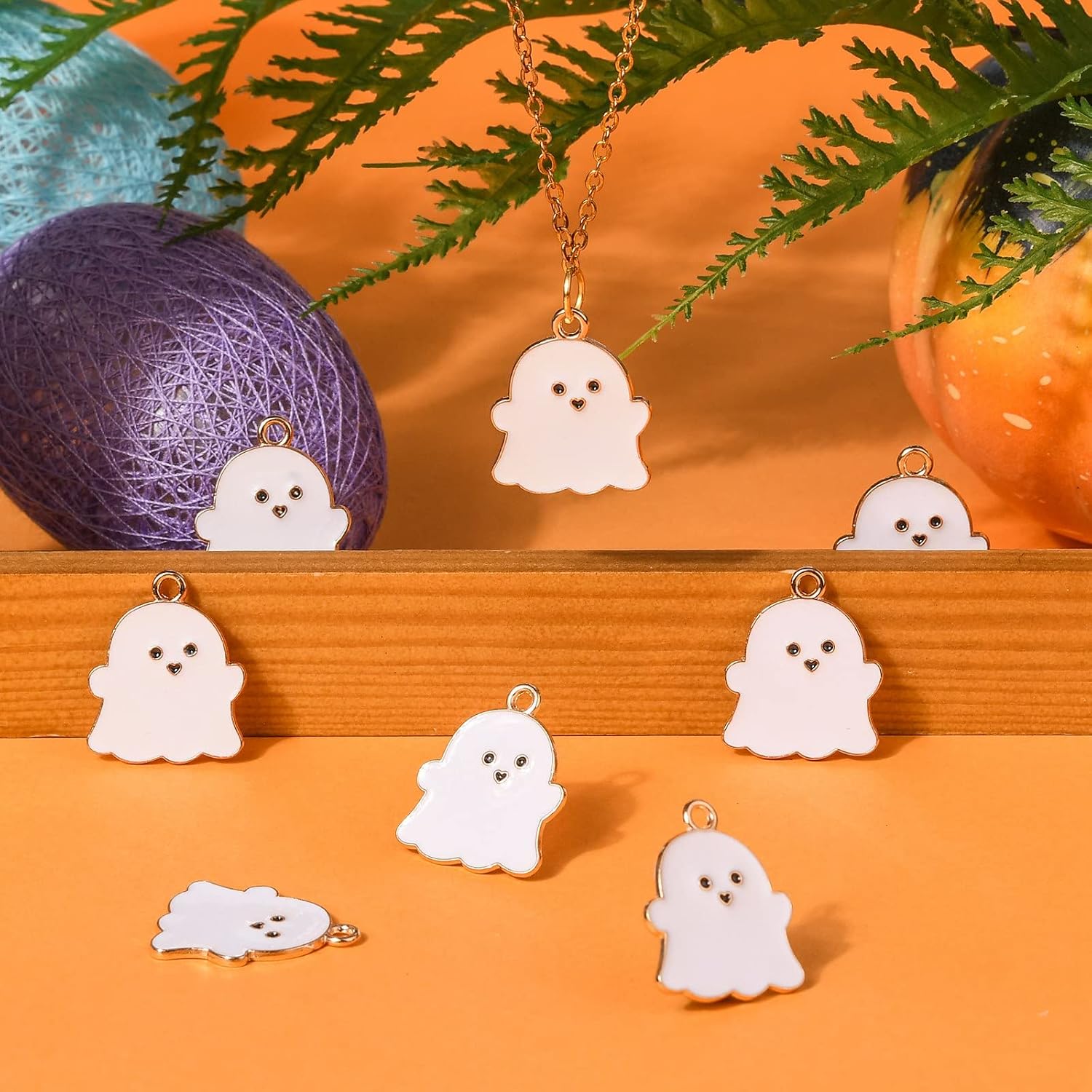 LiQunSweet 100 Pcs Lovely Enamelled White Ghost Spirit Charms Mini Golden Plated Metal Pendants for Halloween Jewellery Making DIY Craft