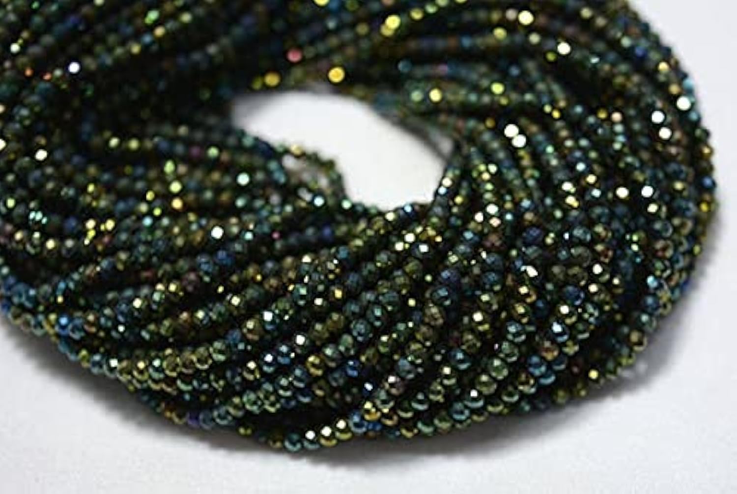 Pyrite verte perles de 3mm en micro rondelles facettées sur fil de treize pouces pour atelier