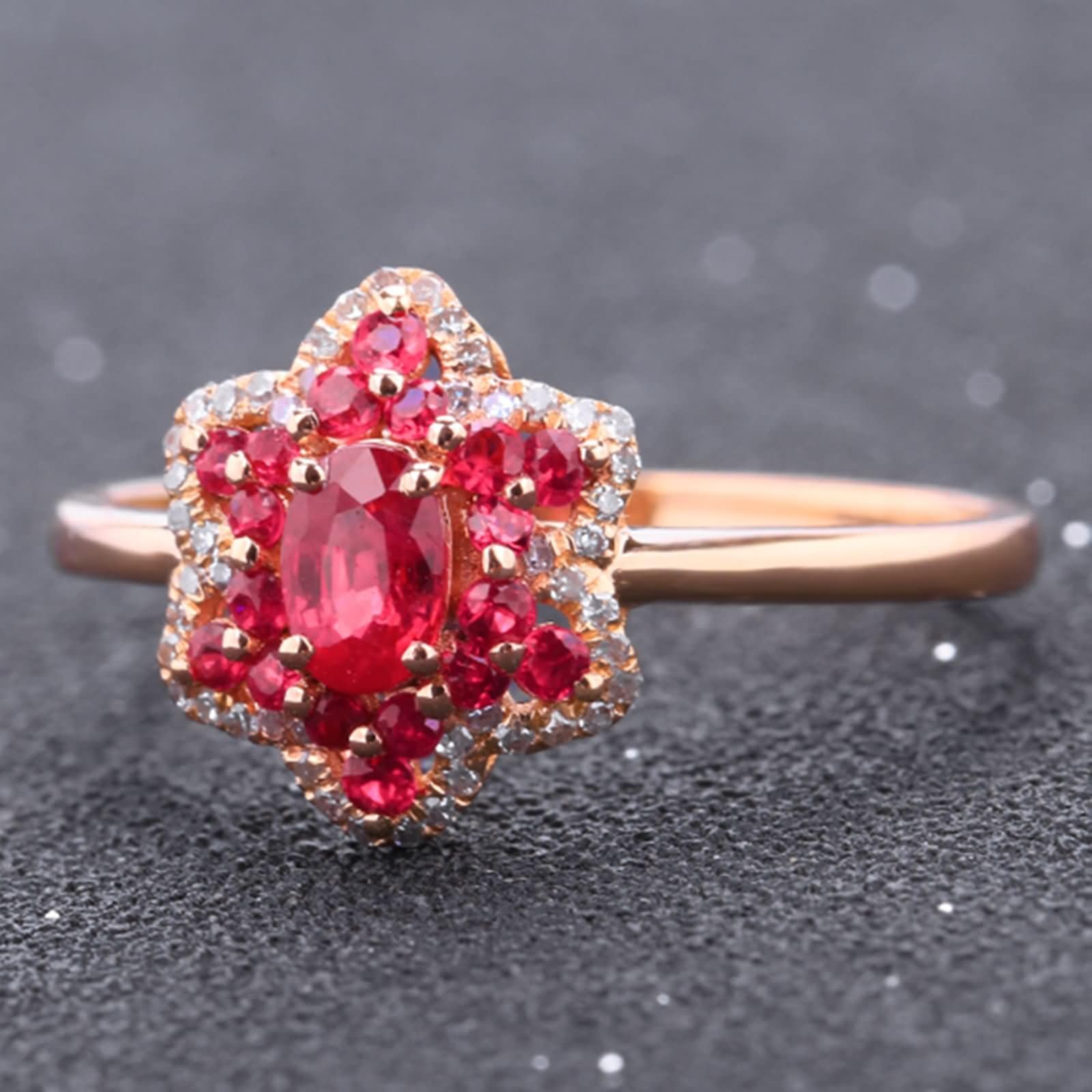 Daesar Anillos Mujer de Boda con Flor y Oval con Rubí Creado de 0.67ct y Moissanita, Oro Rosa 9K/14K/18K, Anillo de Compromiso de Matrimonio Oro Rosa